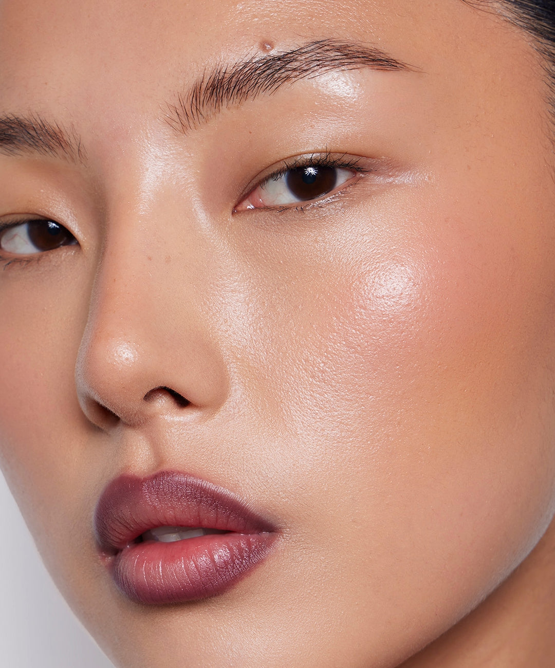 | desc: Cho wears Blur Liner in shade Plum