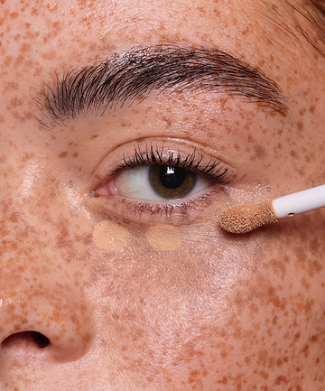 | desc: | text: light Jade wears shade 10N 