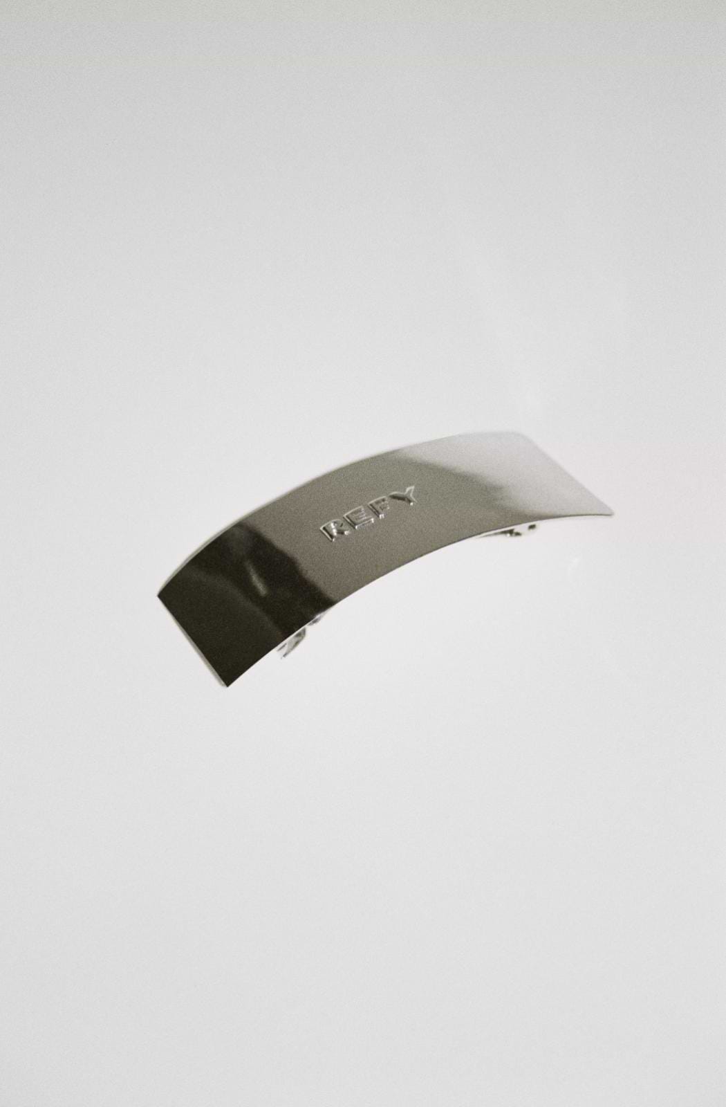 FRONT IMAGE OF REFY METAL RECTANGLE HAIR CLIP
