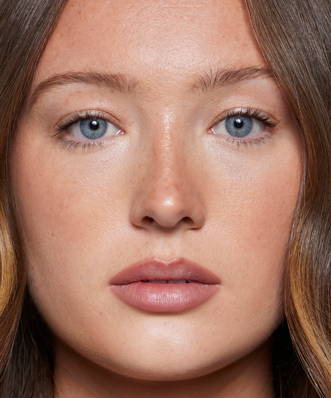 | desc: | text: light Grace wears Blur Liner in shade Opal 