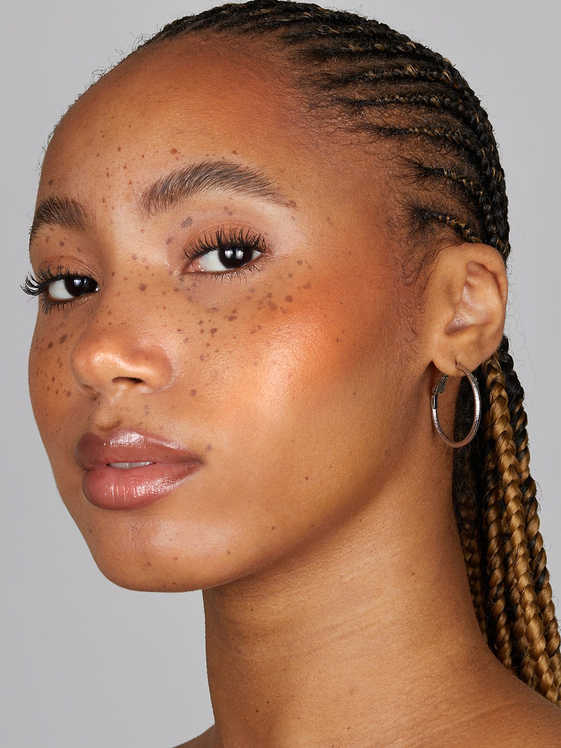 REFY CREAM BRONZER IN SHADE TAN ON MODEL