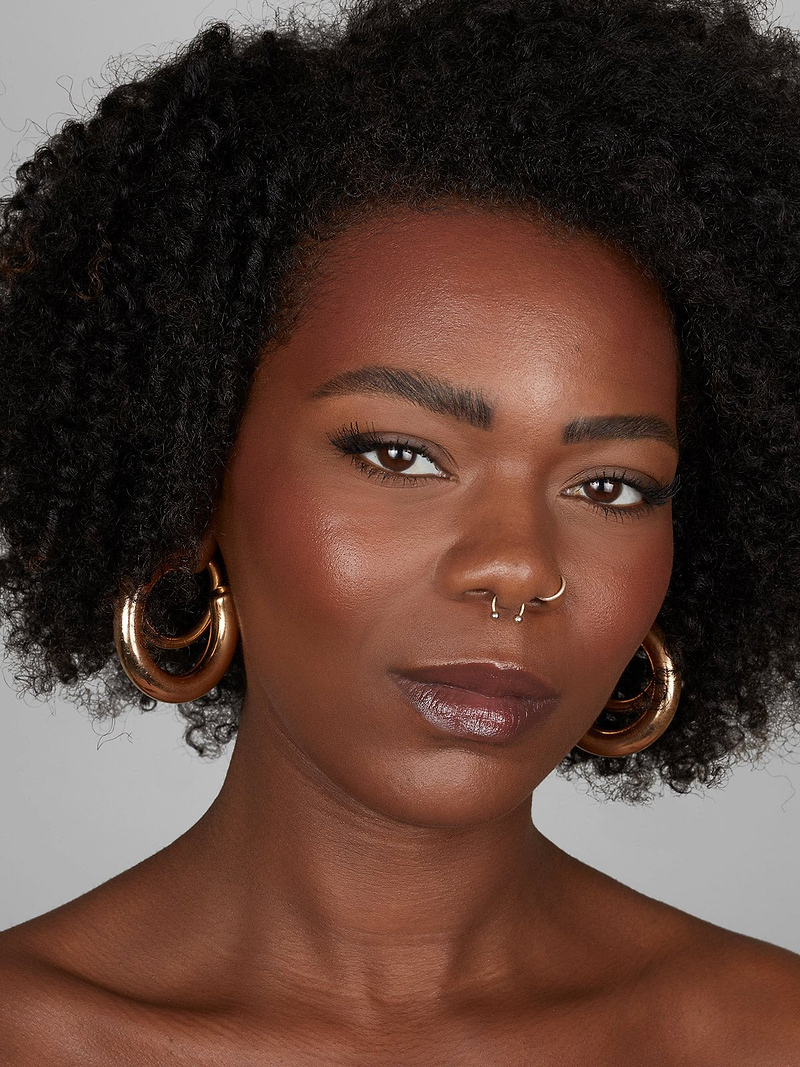 REFY CREAM BRONZER IN SHADE ONYX ON MODEL