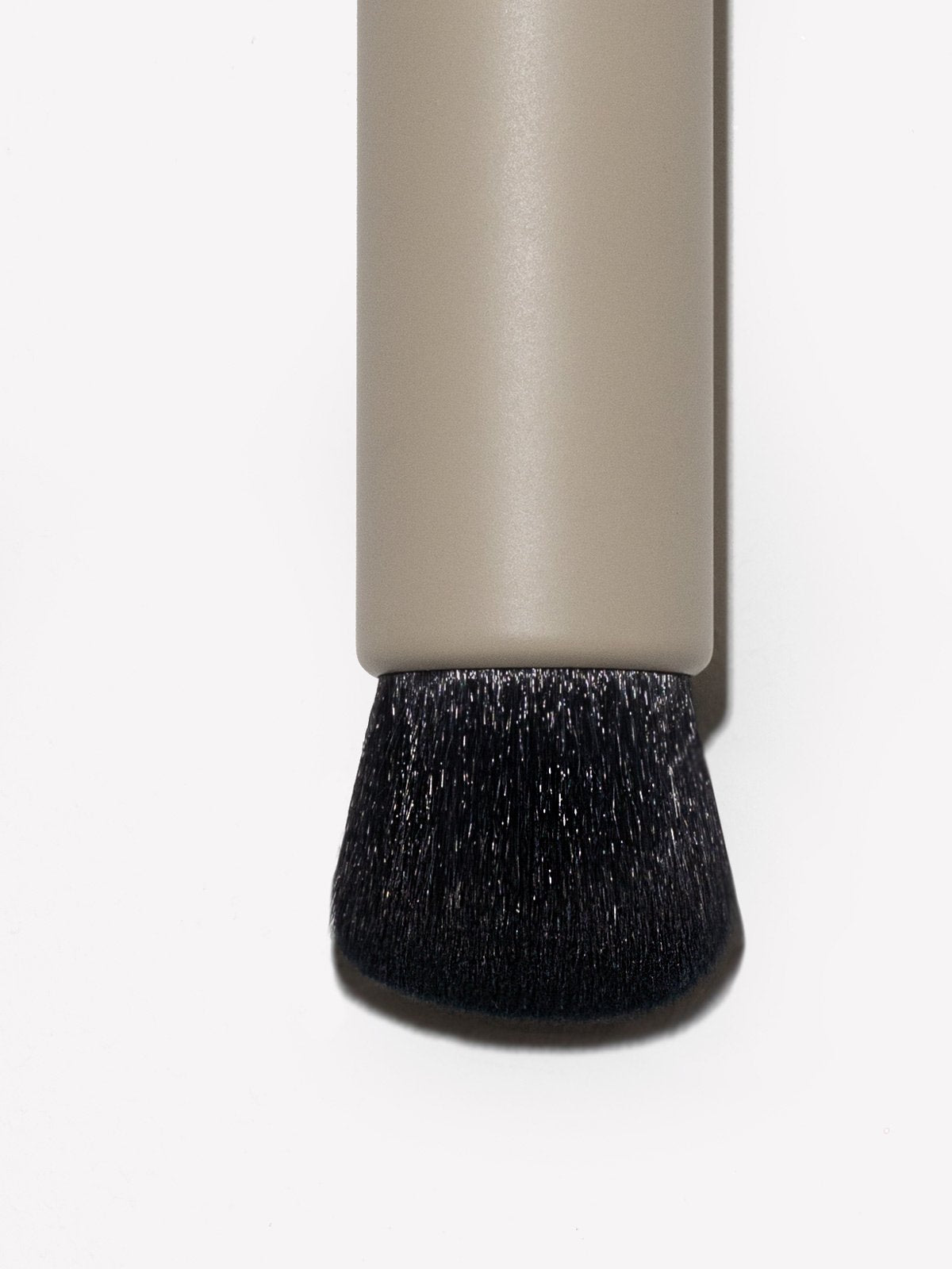 CLOSE UP OF REFY DUO BRUSH BUFFING BRUSH SIDE