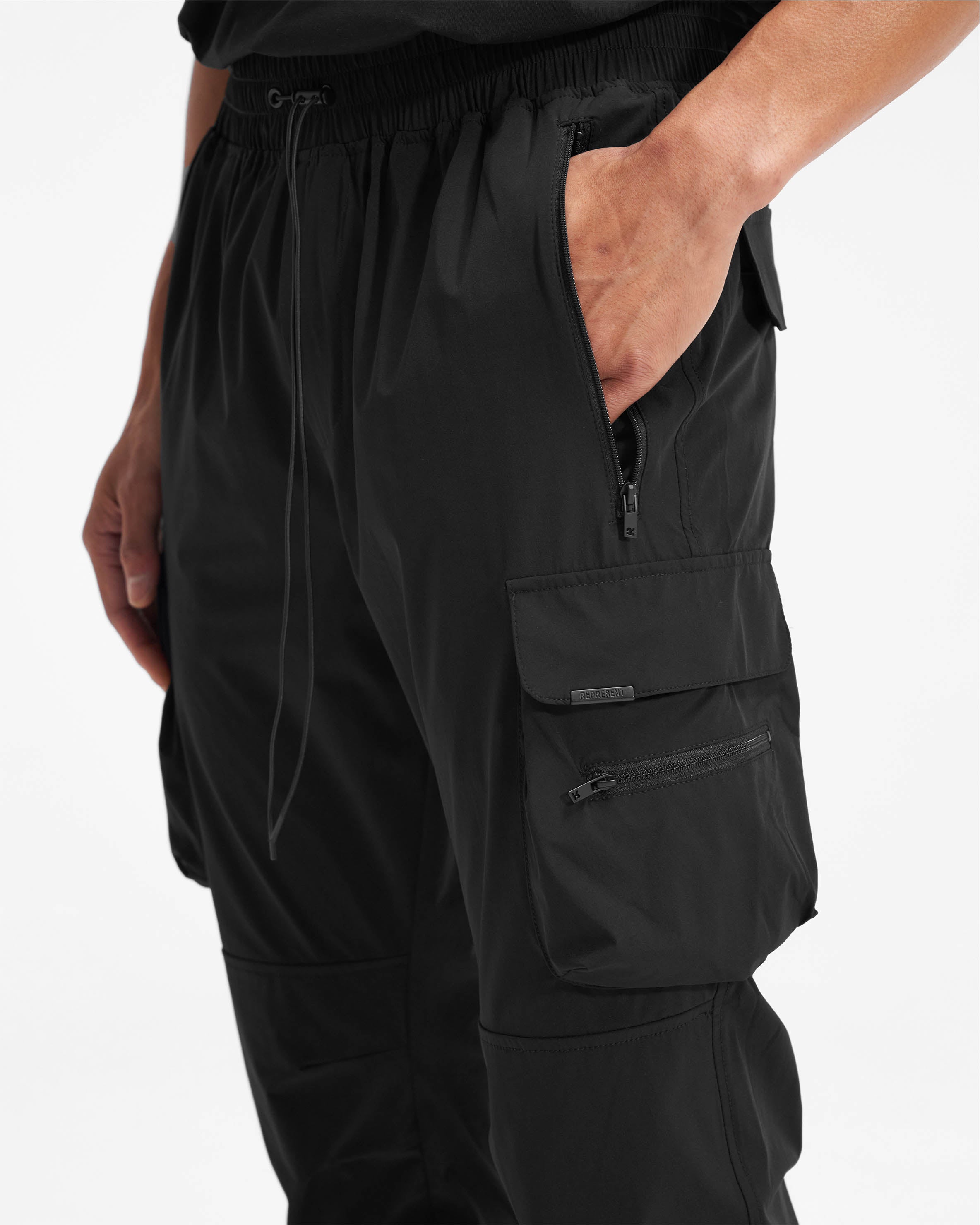 CRONOS ATHLEISURE CARGO PANTS【BLACK】