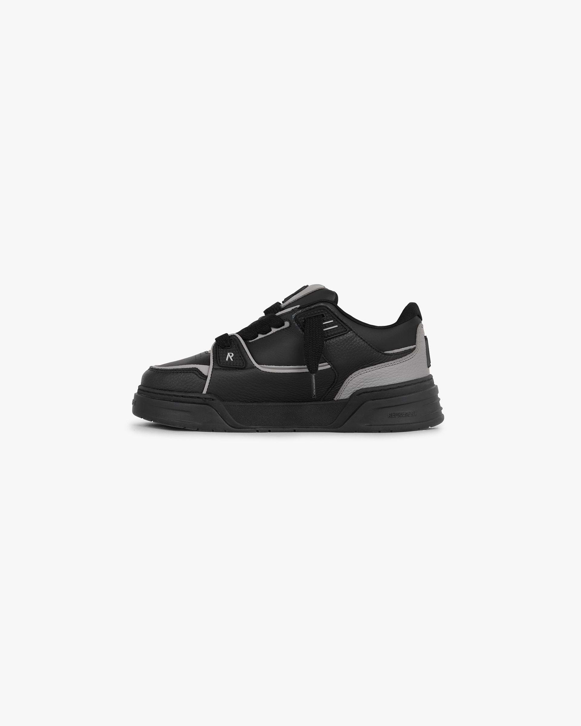 Studio Sneaker - Triple Black