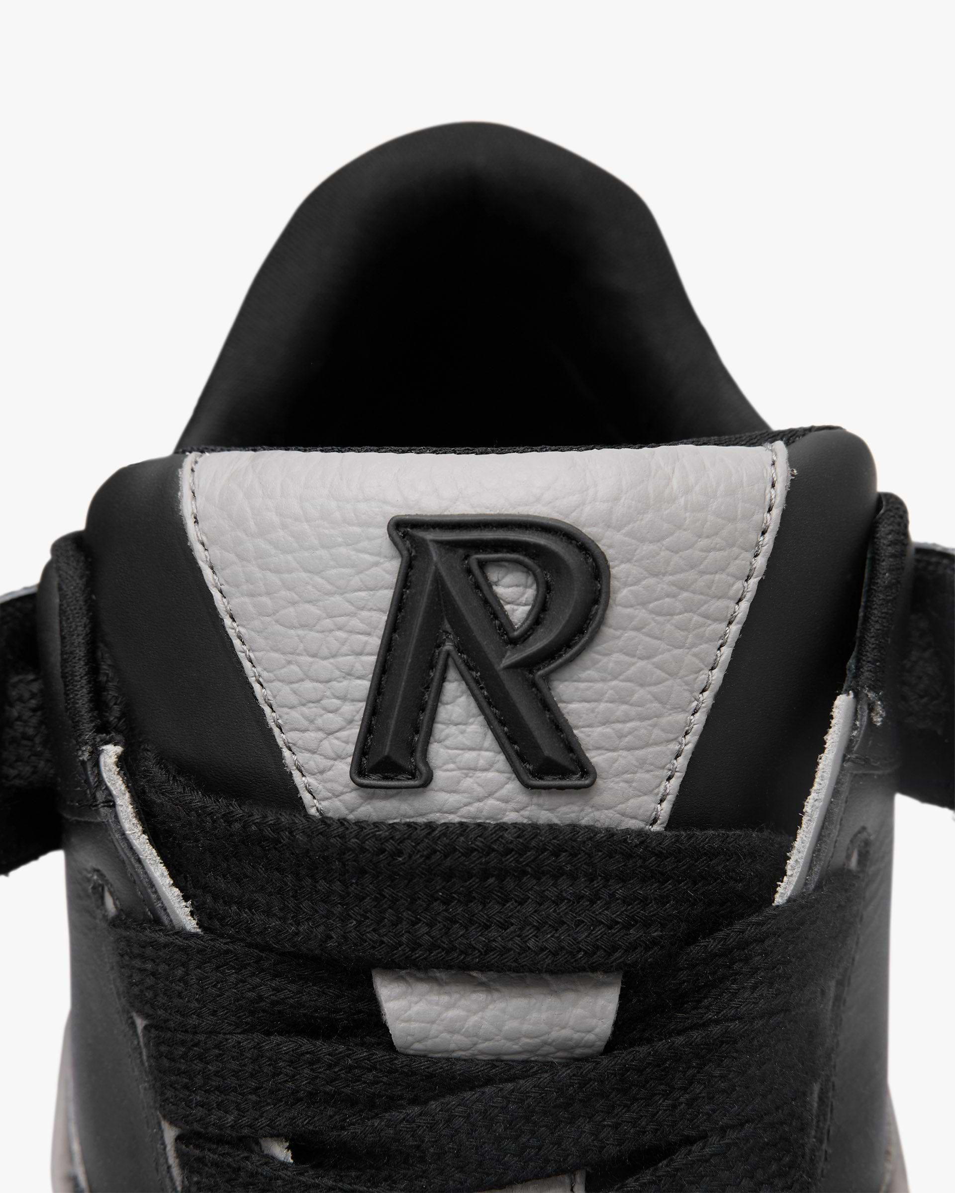 Studio Sneaker - Triple Black