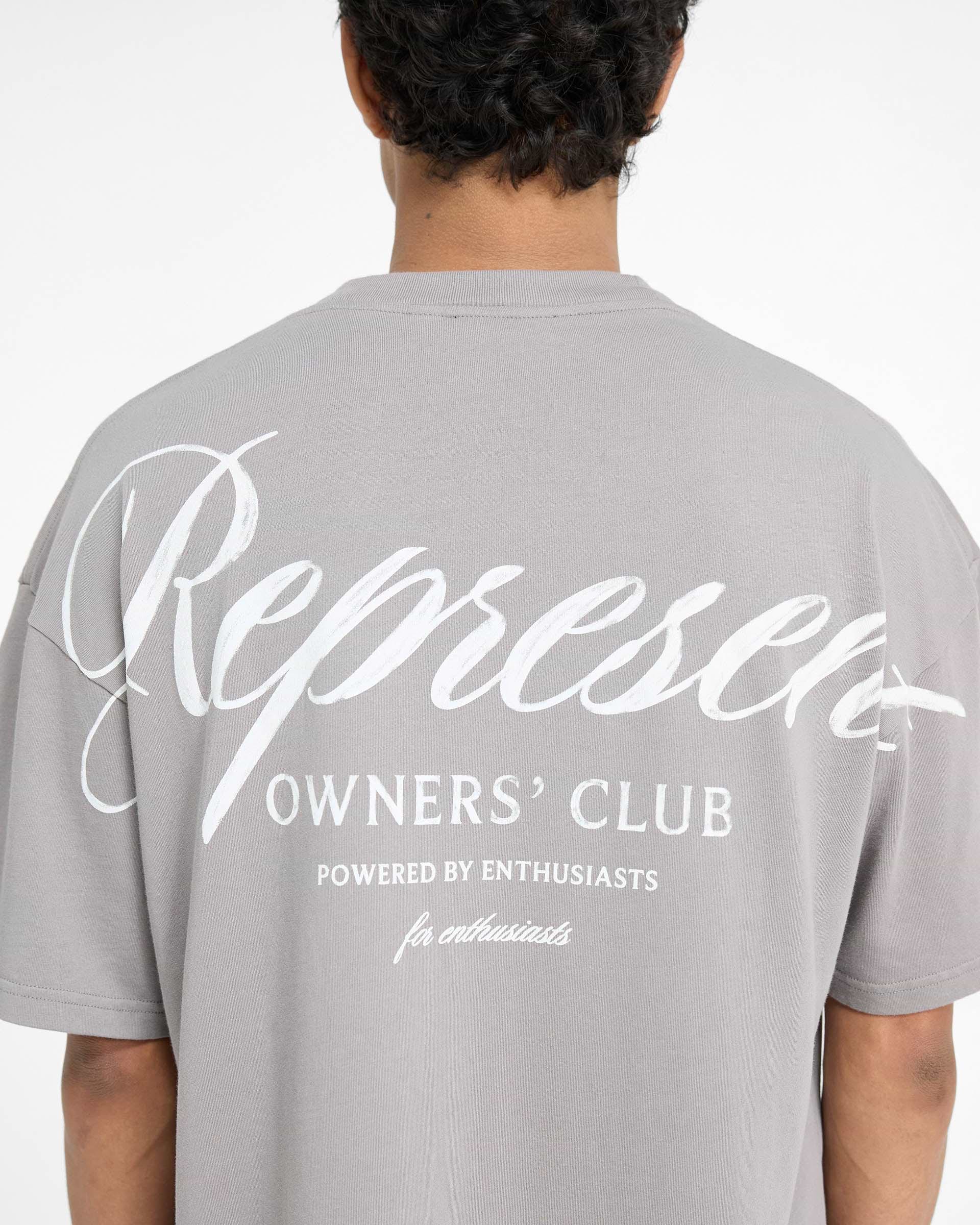 Represent オーナーズクラブスクリプトTシャツ Represent Owners Club Script T-Shirt | Slate | REPRESENT