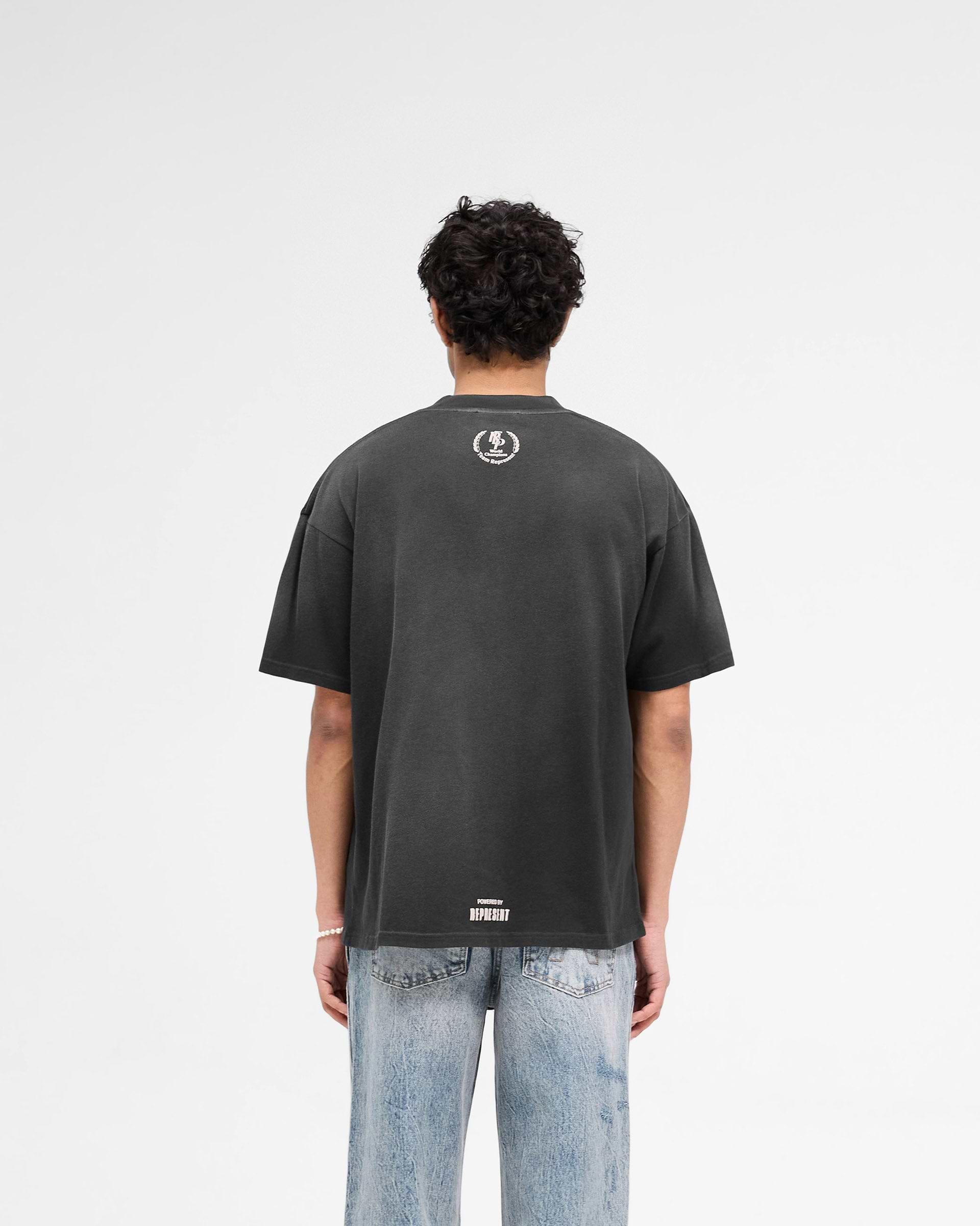 Represent ★ レースウェイク Tシャツ World Championship T-Shirt - Stained Black | REPRESENT