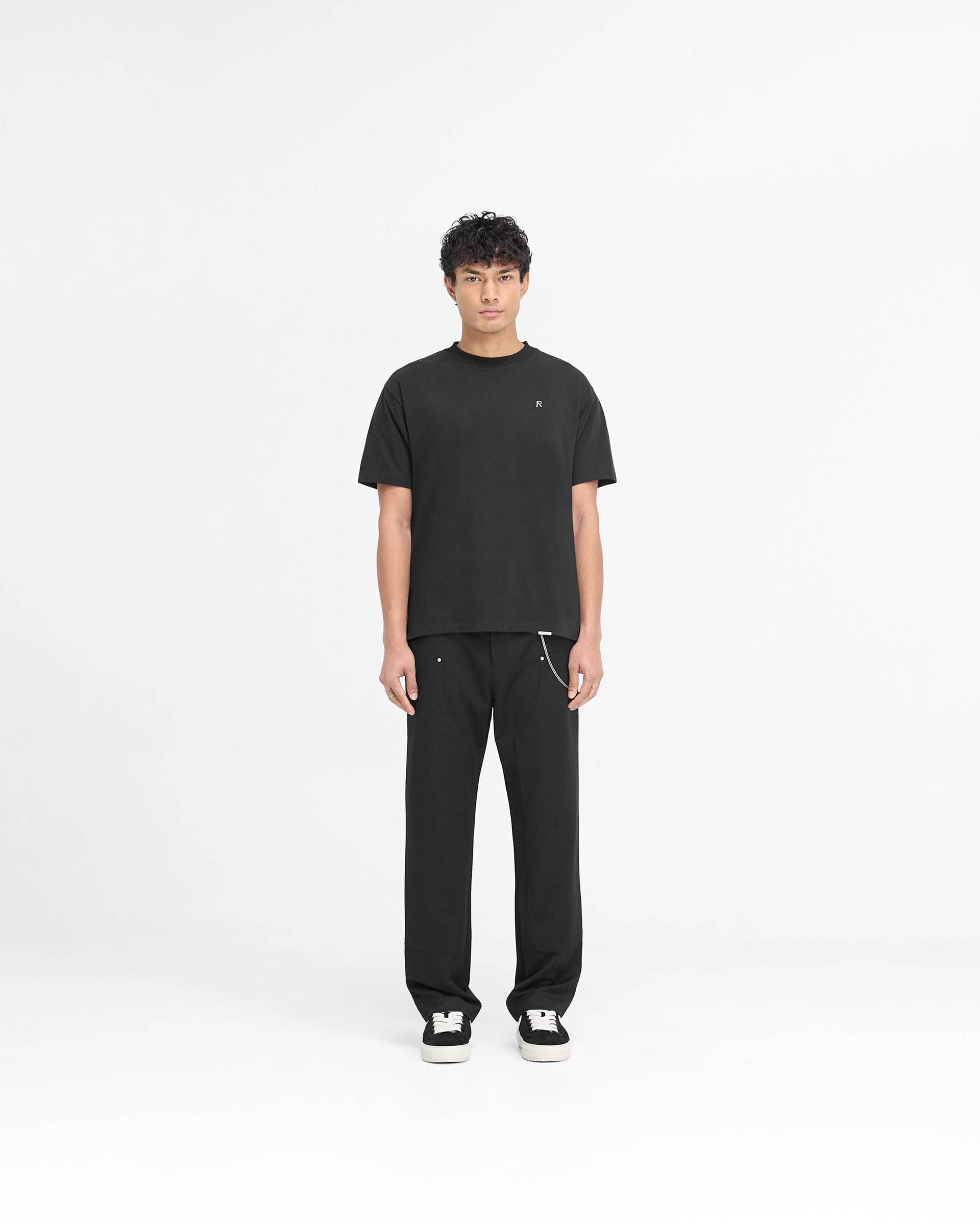 HYPER CORE / T-368 TAGGING MY SOULグラフィックTシャツ  黒 S-25-04-19-030-PU-TO-AS-ZS Metal Initial R T-Shirt | Jet Black | REPRESENT