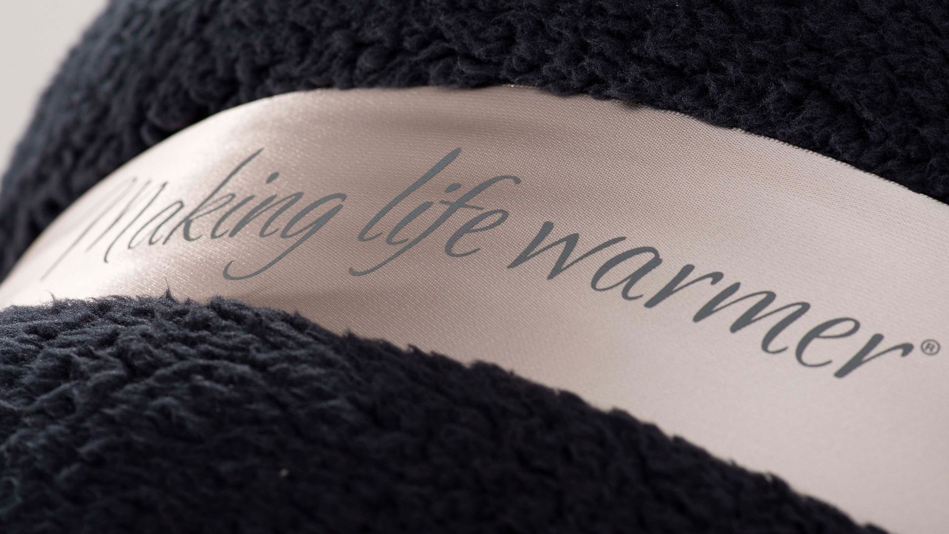 Heat Holders thermal Extra Plush Blanket ribbon detail