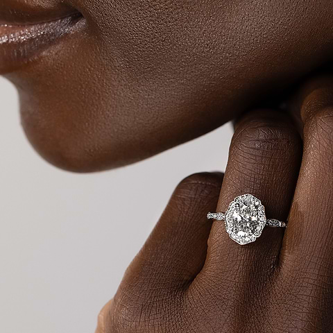 Round diamond with oval halo new arrivals