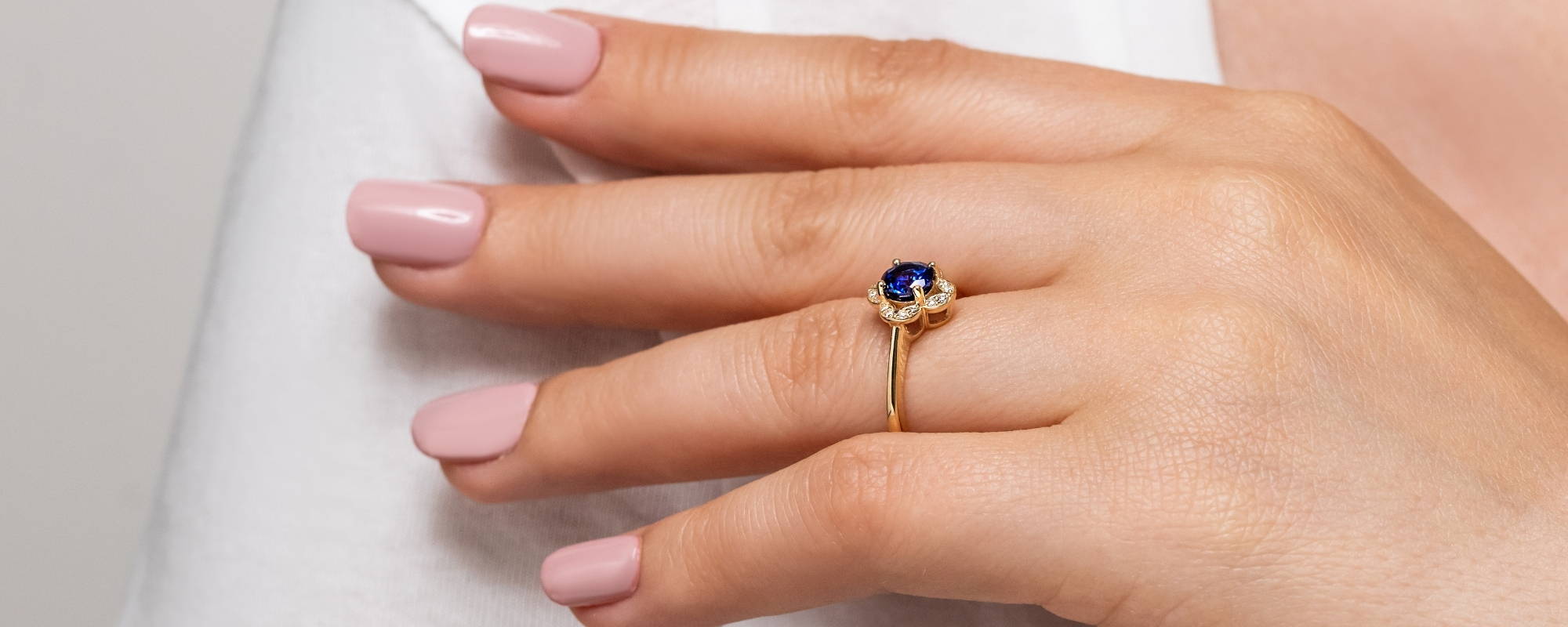 Stylish & Affordable Diamond Alternatives for Engagement Rings