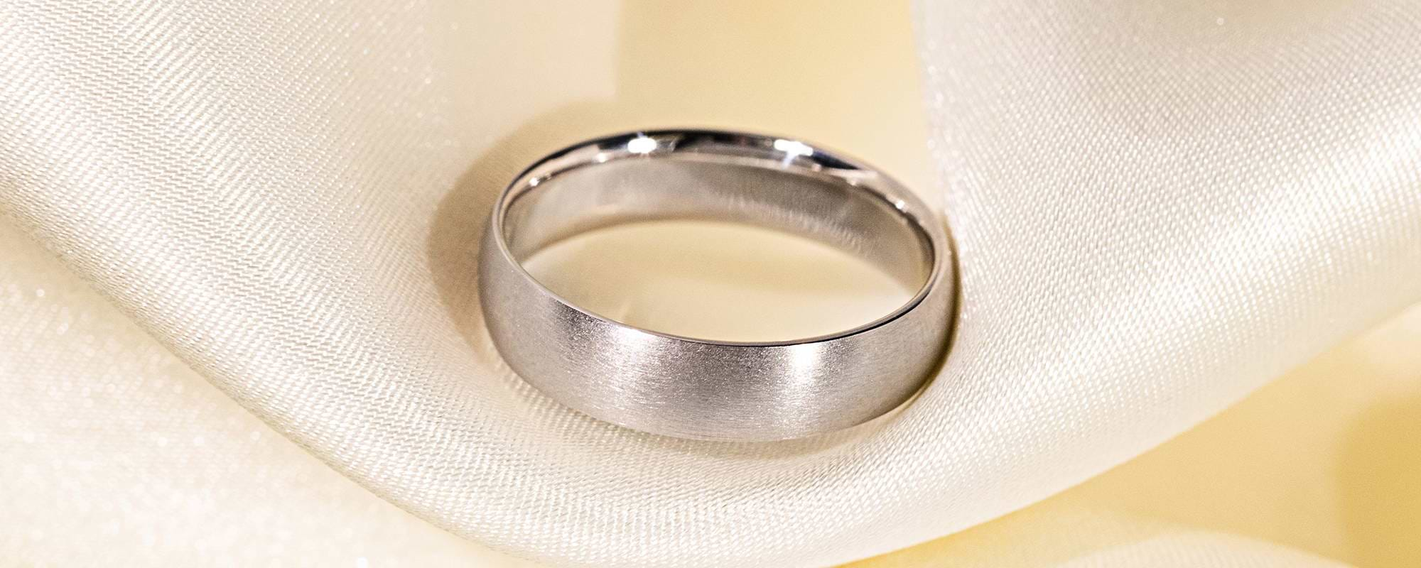 Trending Men’s Wedding Bands – Popular Picks of the Season