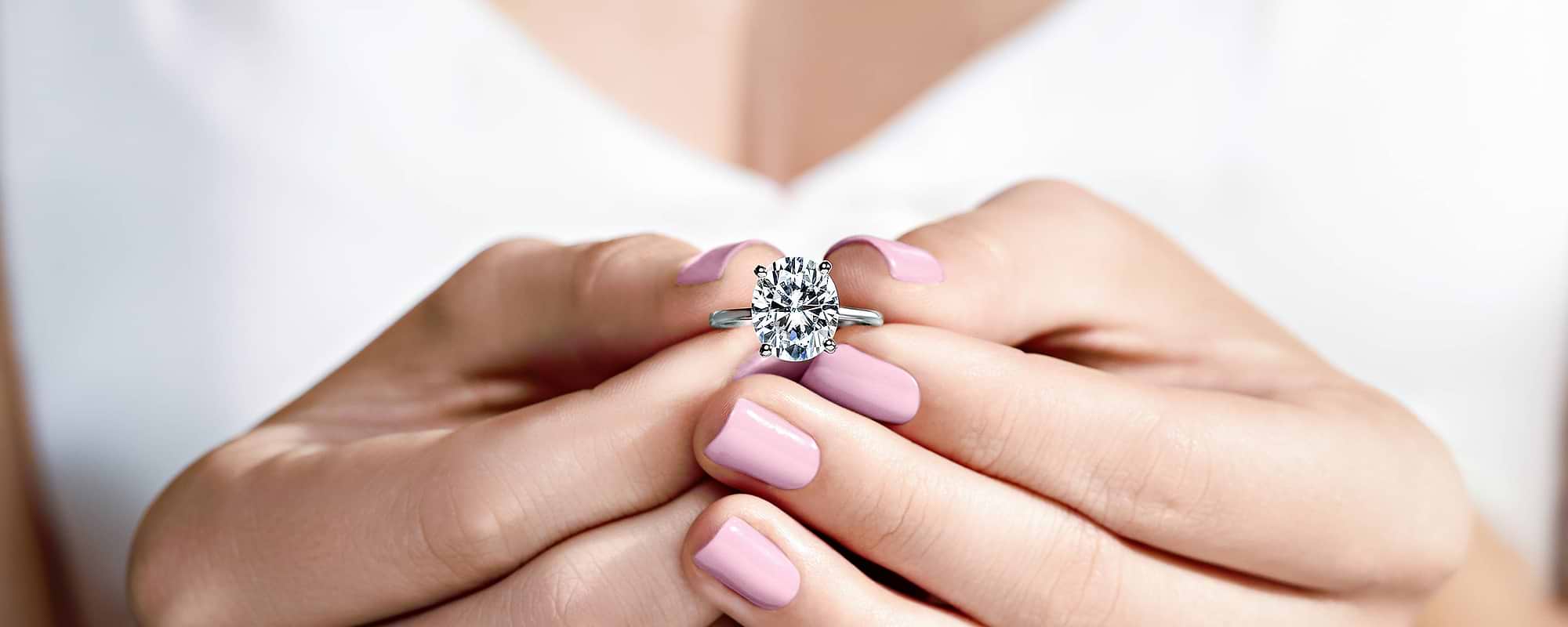 Moissanite vs. Earth-Mined Diamonds: What’s the Difference?