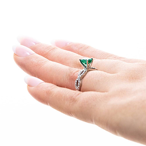  allure engagement ring lab-grown emerald platinum