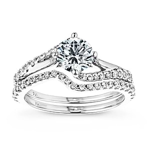  Lab-grown diamond engagement ring