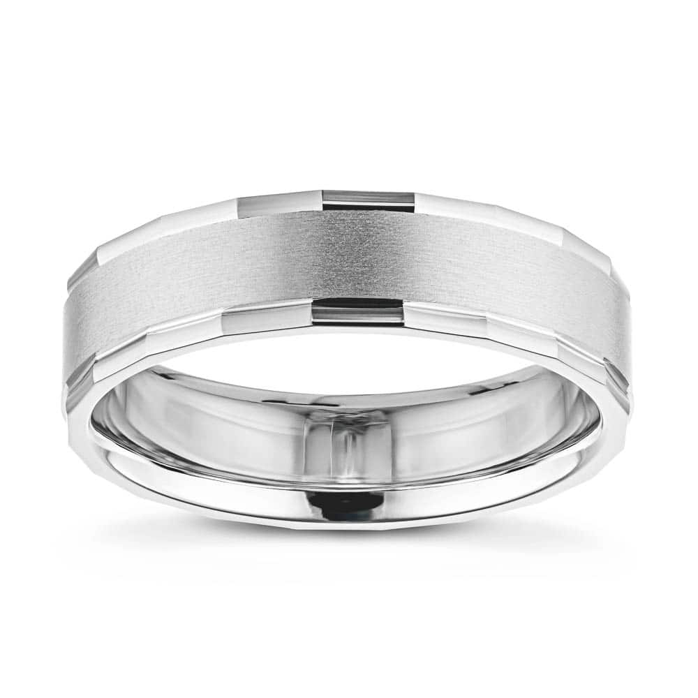 Men&#39;s wedding band with multi-faceted edges in recycled 14K white gold 