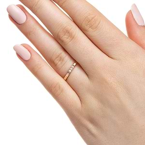  fashion Three Lab-Grown Diamonds set in a simple band in recycled 10K rose gold