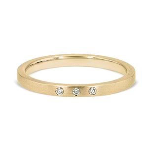 lab grown diamond accented band with satin finish in 14k yellow gold metal
