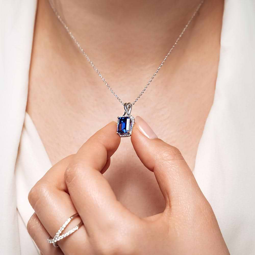 Set with a 3ct emerald shape lab-grown blue sapphire | blue sapphire pendant