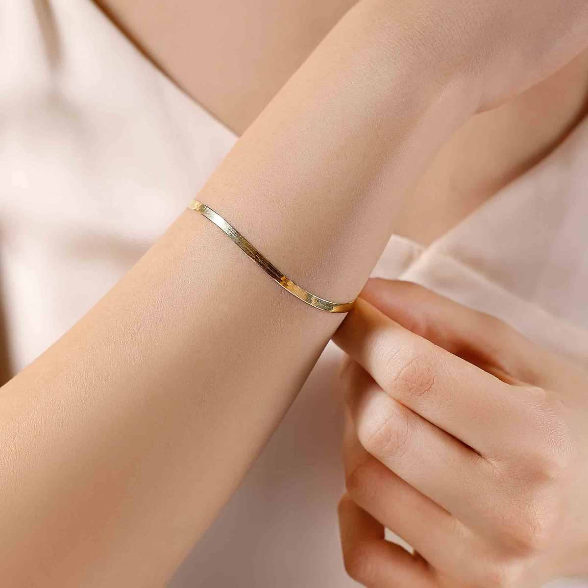 Herringbone Bracelet 7in in 14K Yellow Gold