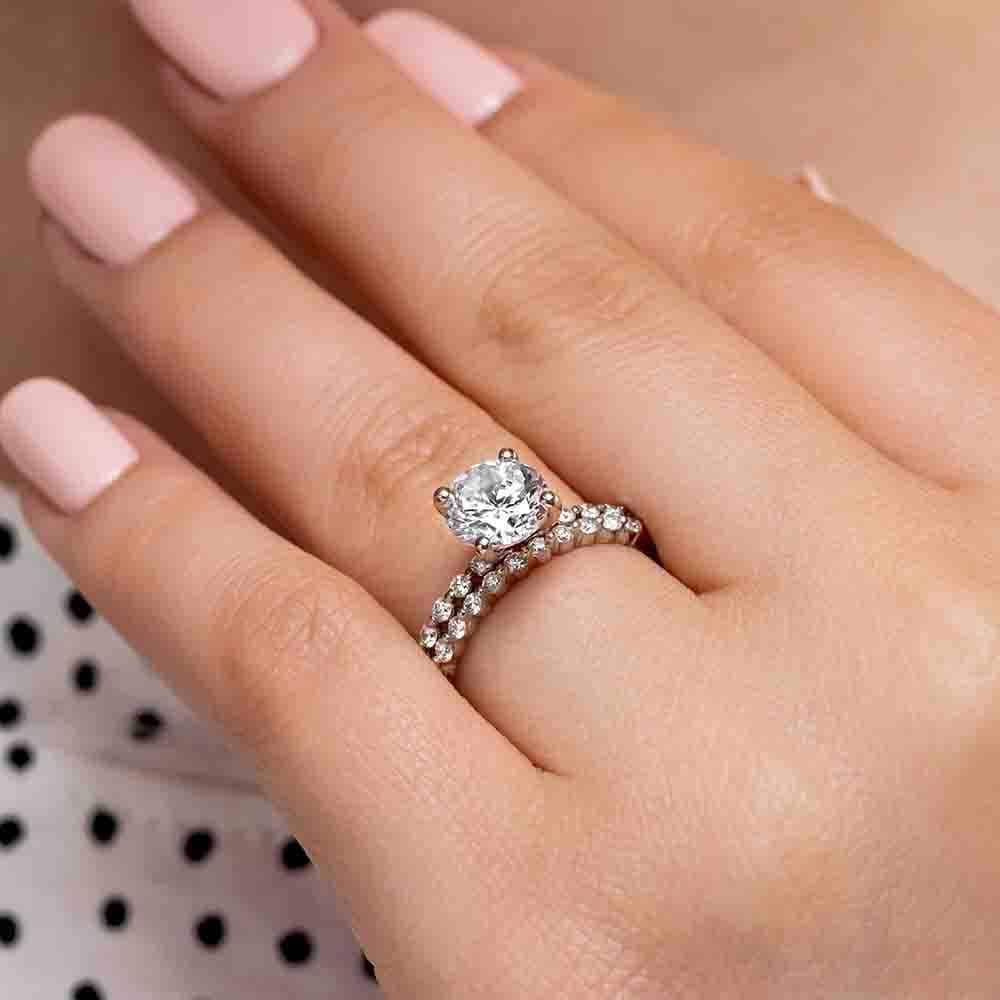 The Willow is also available in a complete set | Lab-grown diamond petite wedding set