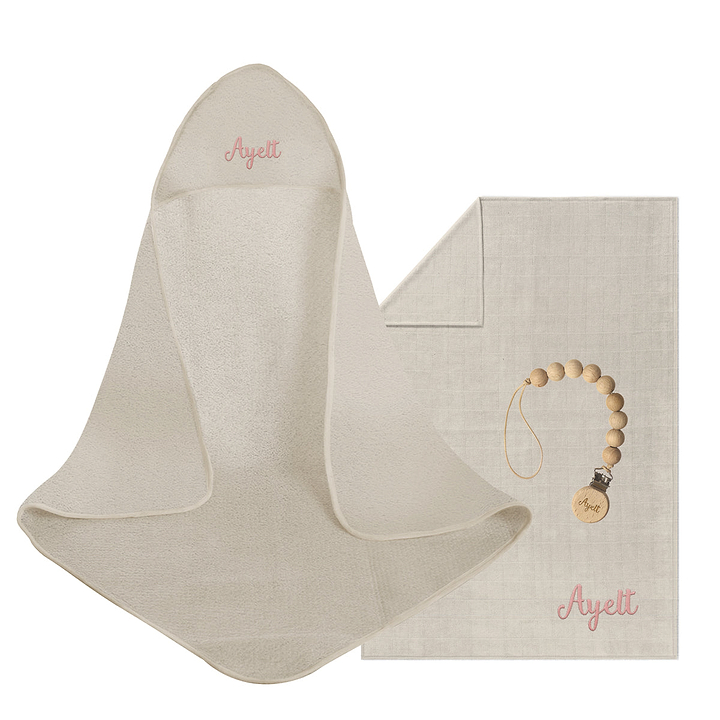 מארז מתנה ליולדת מגבת קפוצ'ון + שמיכת במבוק + מחזיק מוצץ - שנהב בנות