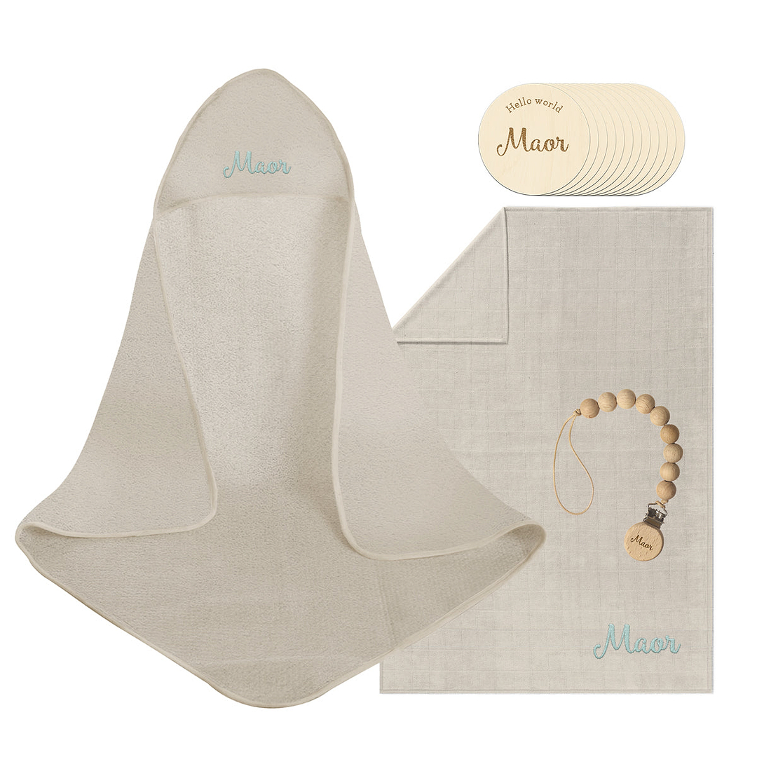 מארז מתנה ליולדת מגבת קפוצ'ון + שמיכת במבוק + תיעוד שנה ראשונה + מחזיק מוצץ - שנהב בנים