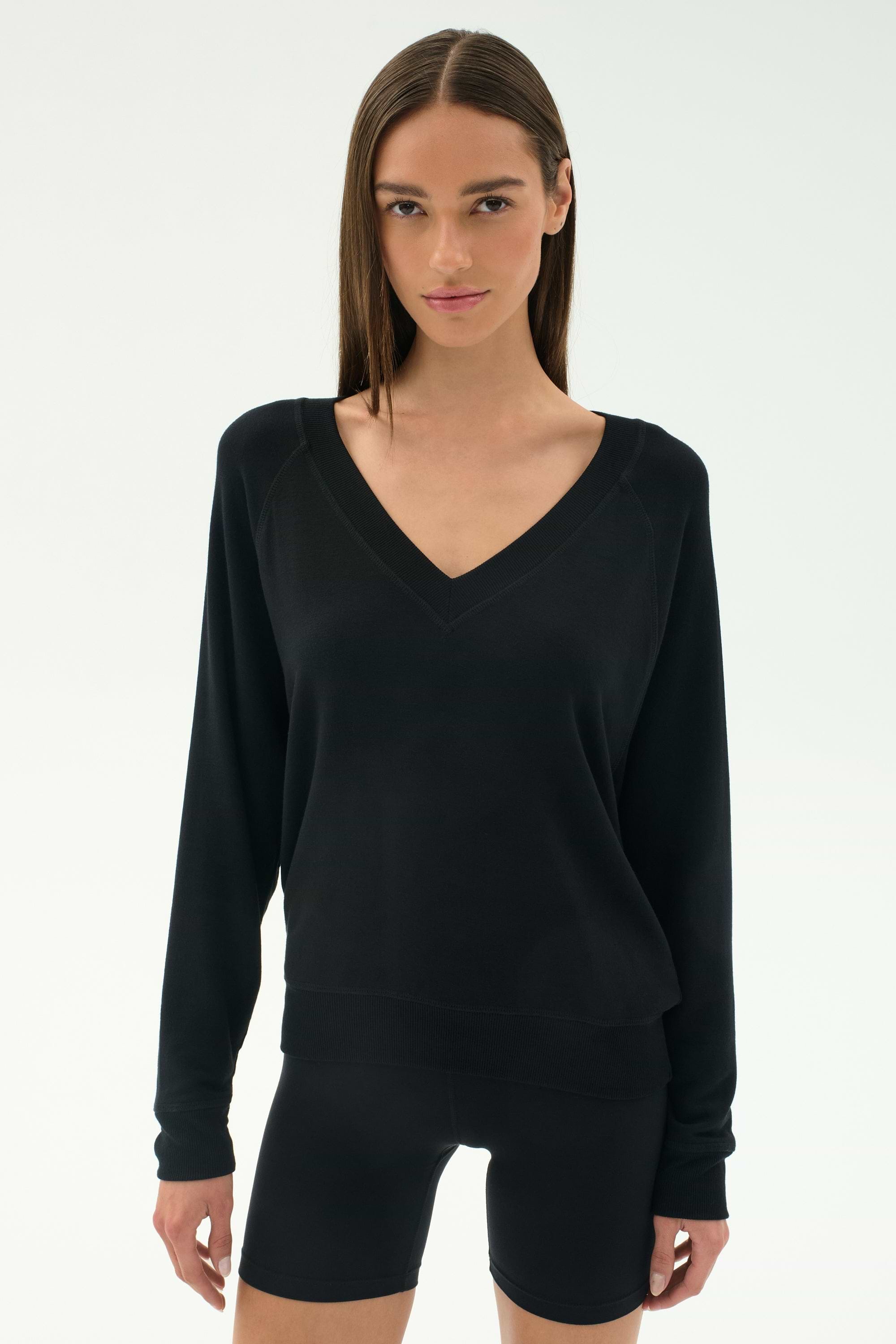 REMAIN Vネックニット Bennie Fleece V Neck Sweatshirt - Black – SPLITS59