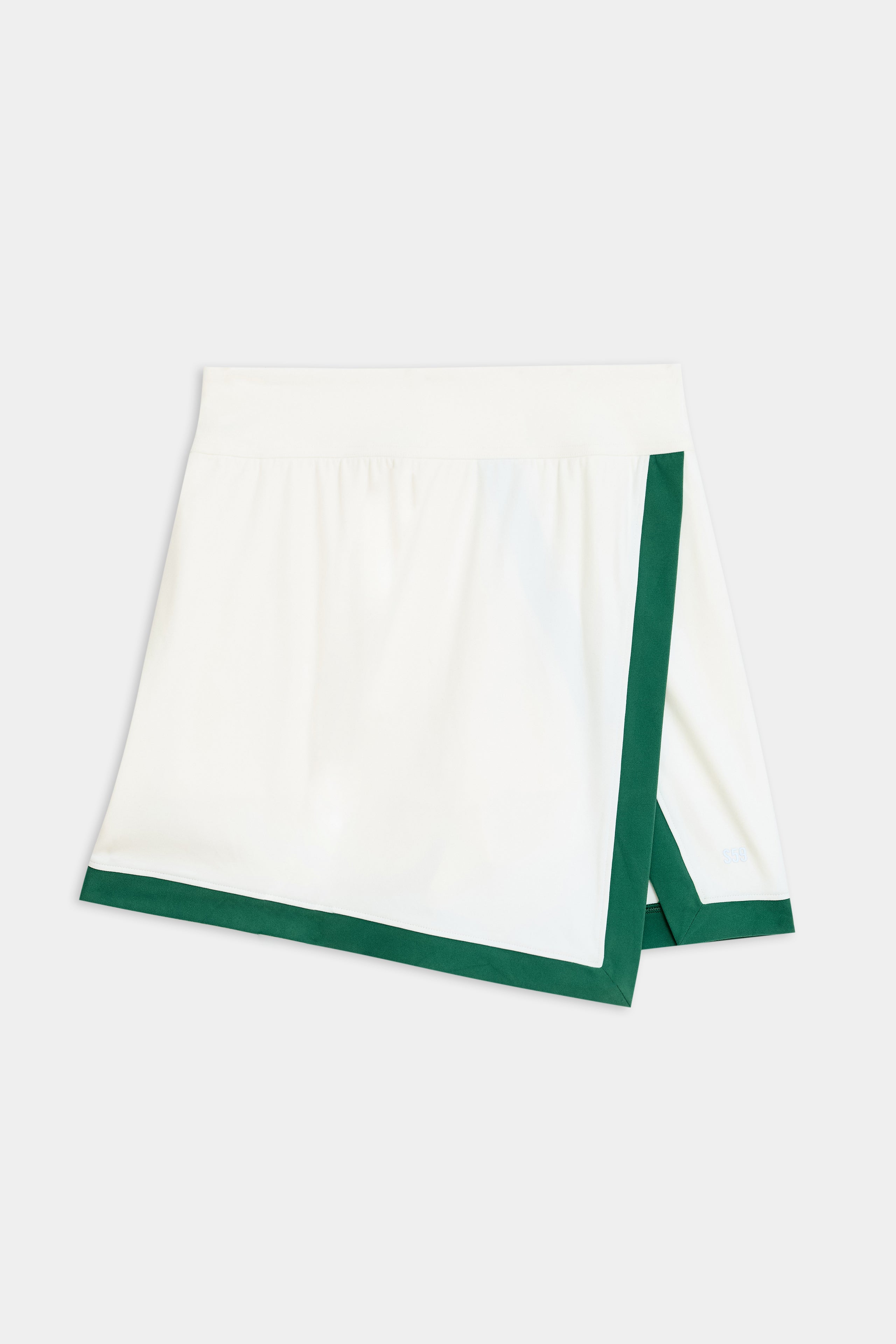 The SPLITS59 Monah Rigor Skort in White/Arugula offers a wraparound design with a stylish green trim, split hem, and high-performance fabric for moisture-wicking comfort during intense matches.