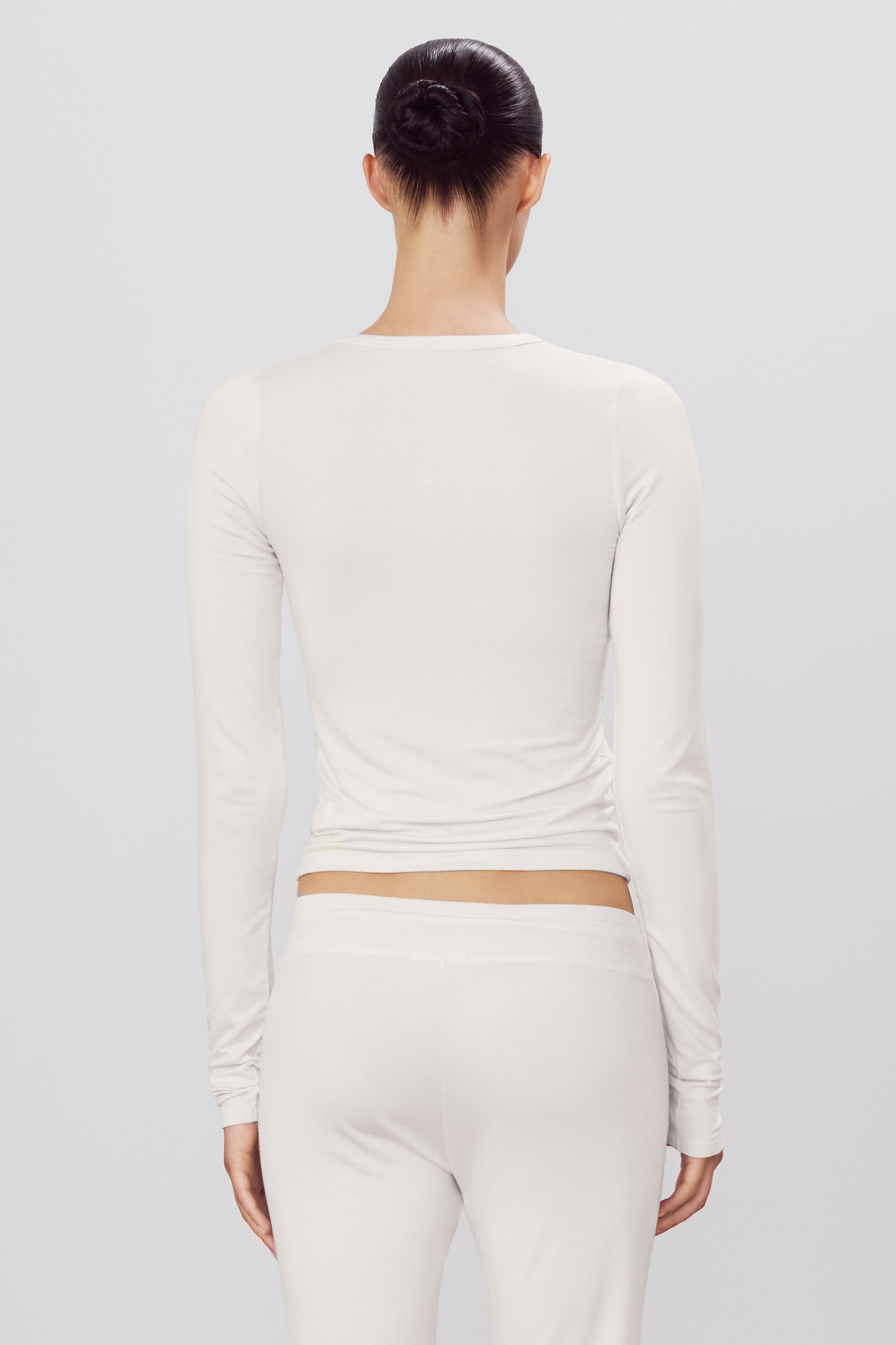 FITTED CREWNECK LONG SLEEVE T-SHIRT - ÉTERNE