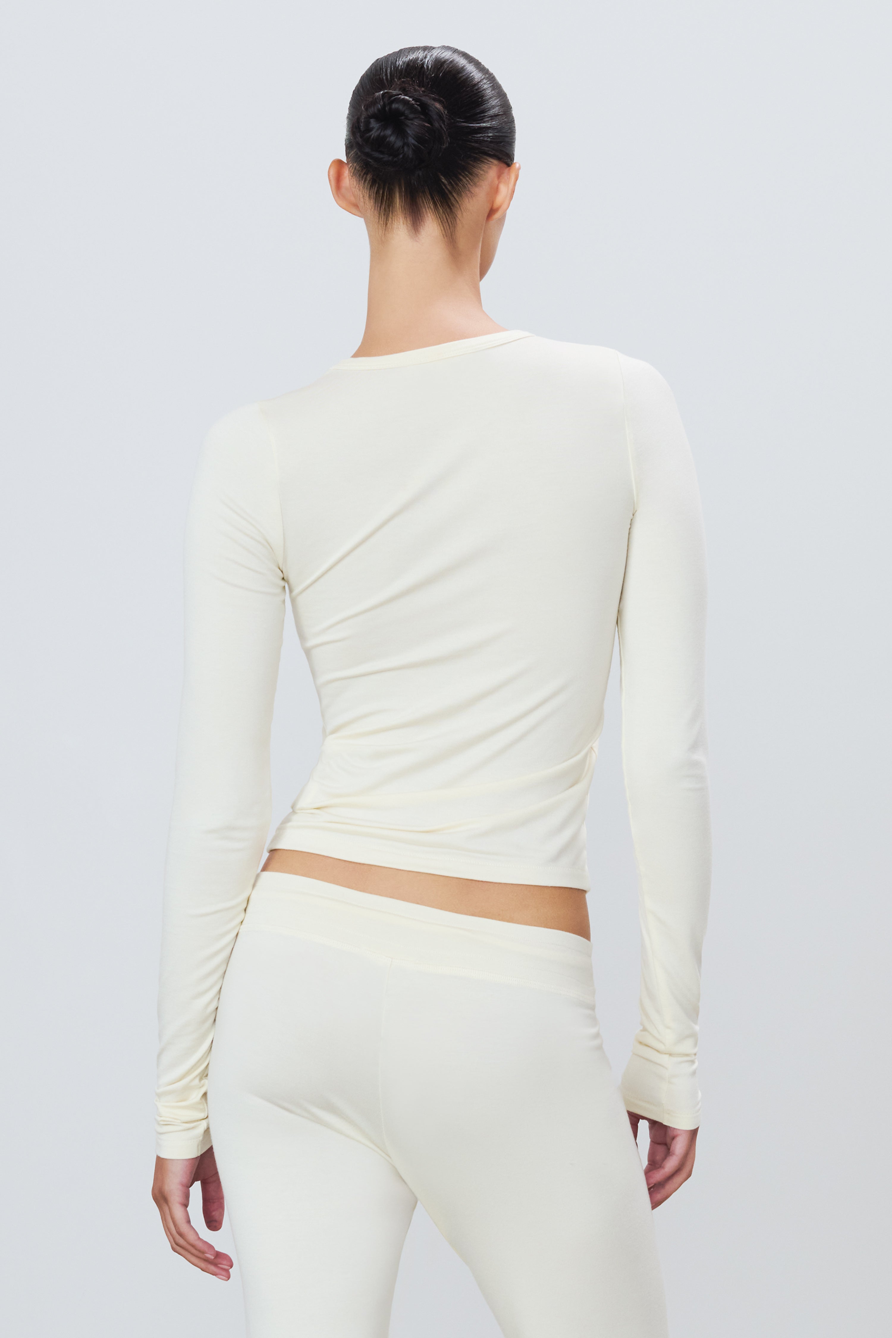 FITTED CREWNECK LONG SLEEVE T-SHIRT - ÉTERNE