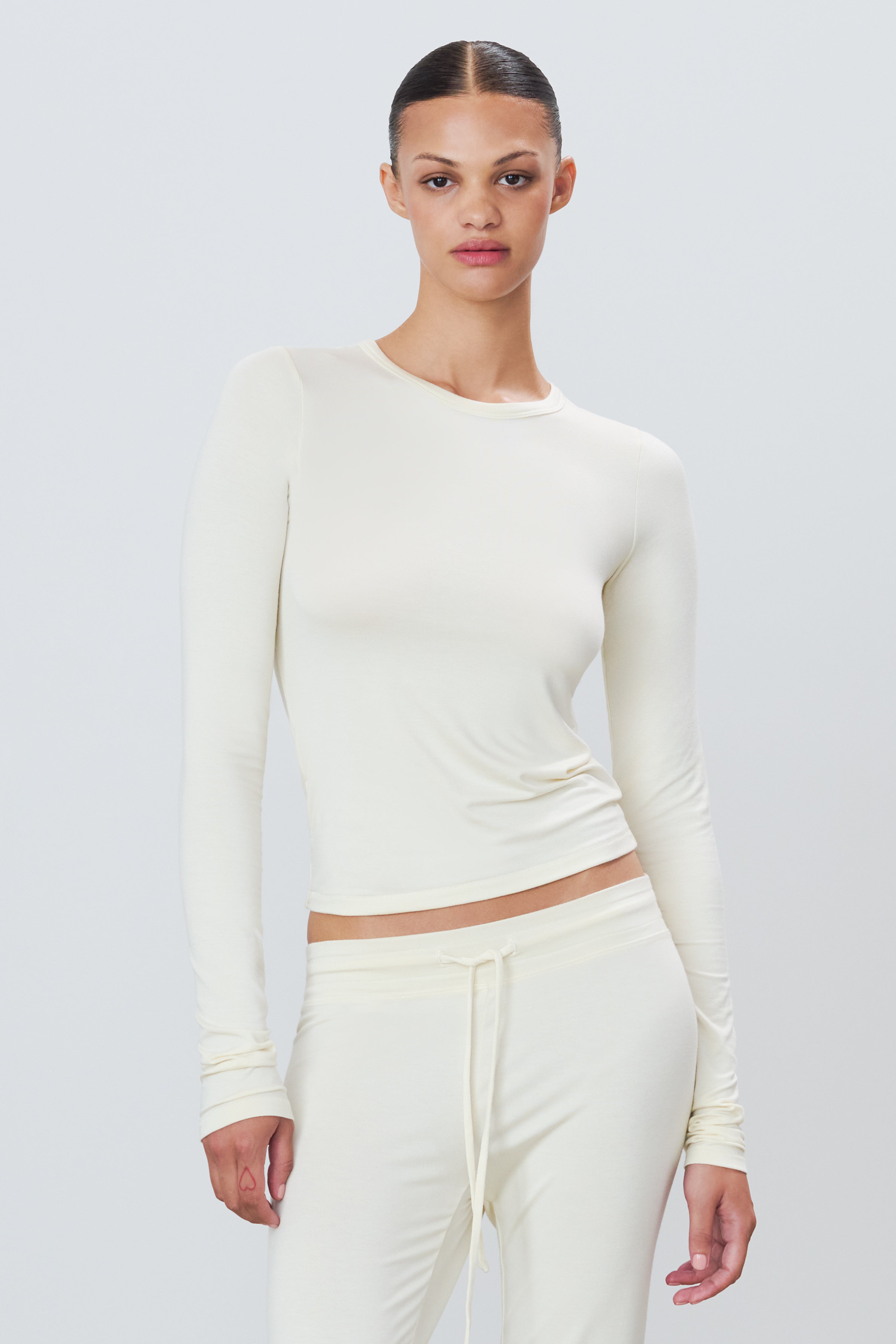 FITTED CREWNECK LONG SLEEVE T-SHIRT - ÉTERNE