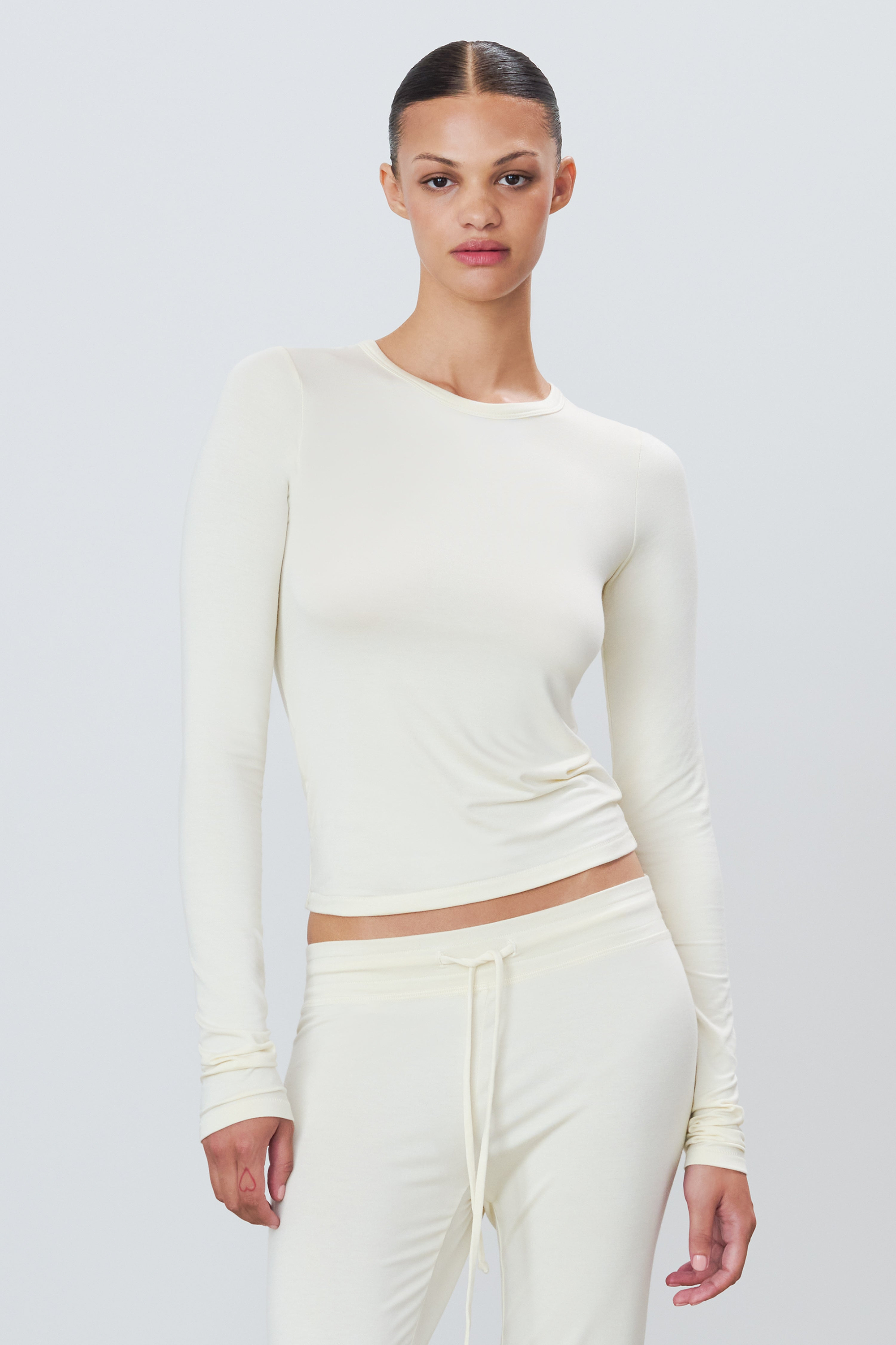 FITTED CREWNECK LONG SLEEVE T-SHIRT - ÉTERNE