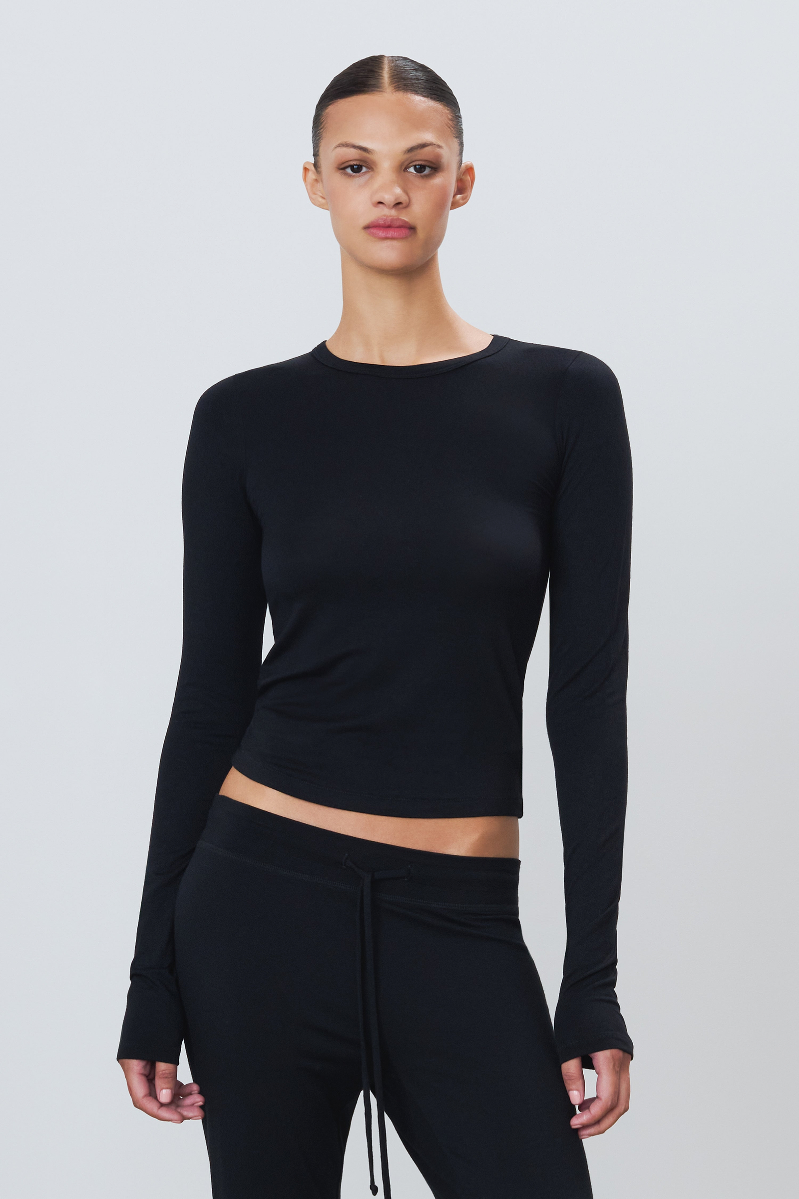 FITTED CREWNECK LONG SLEEVE T-SHIRT - ÉTERNE