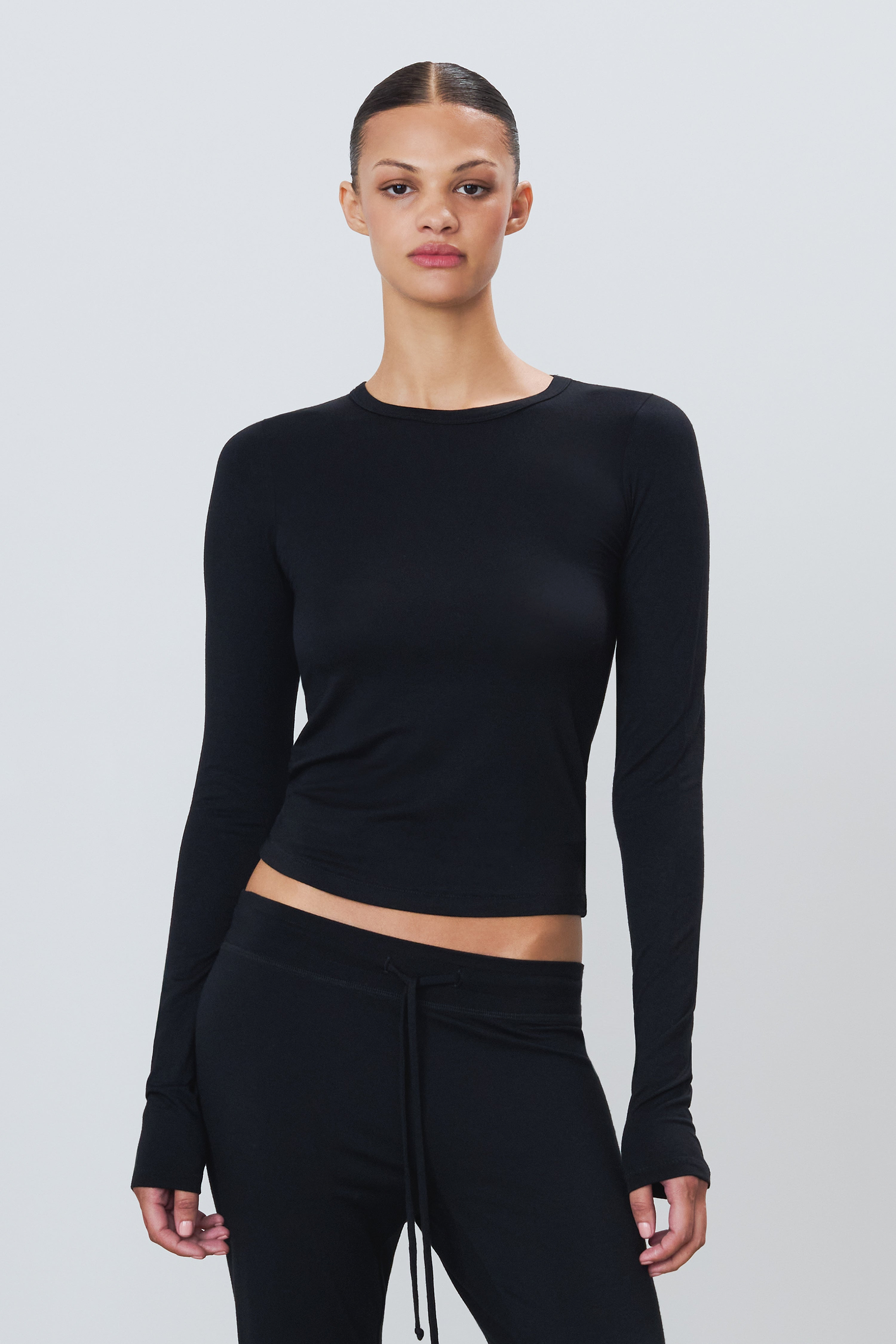 FITTED CREWNECK LONG SLEEVE T-SHIRT - ÉTERNE