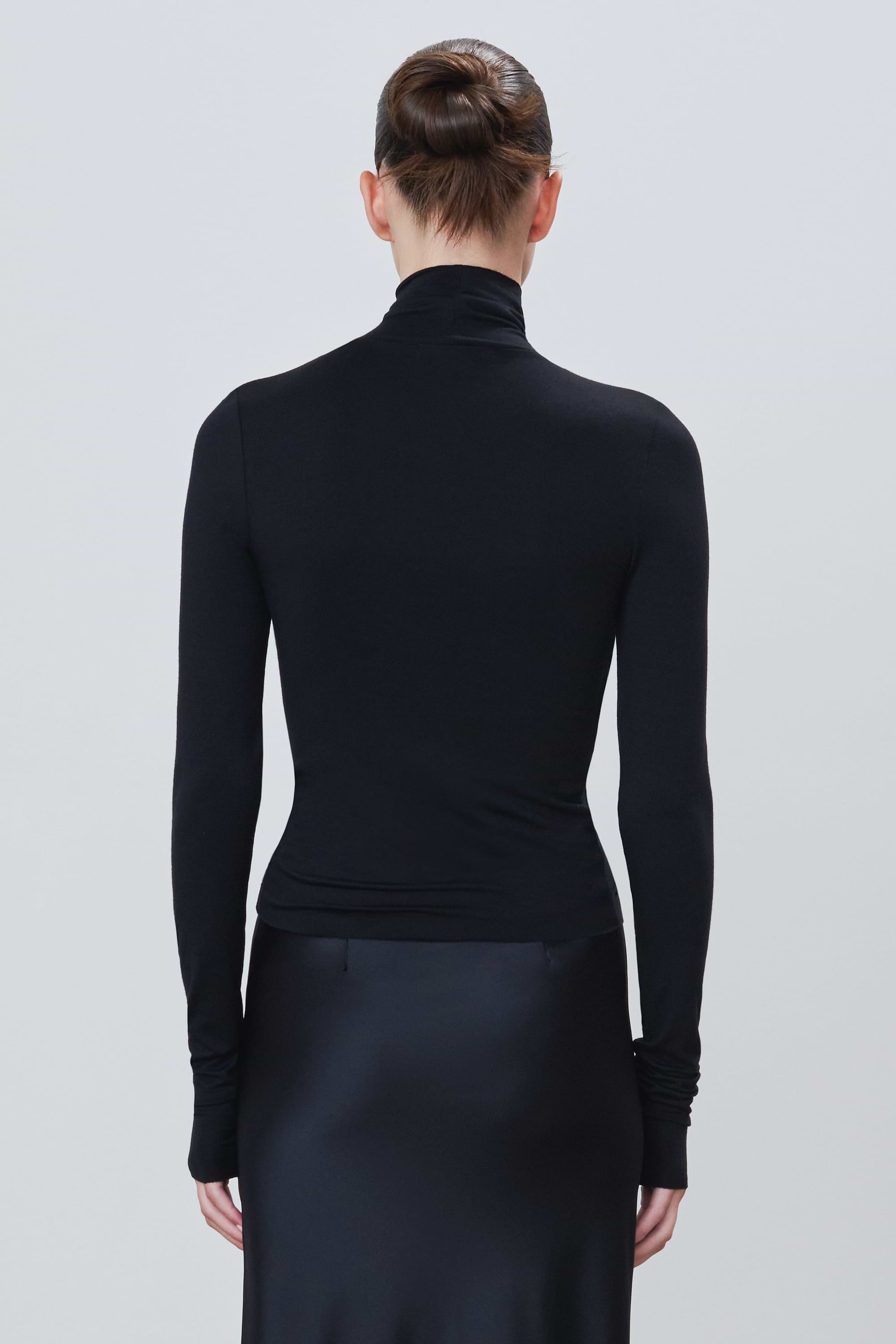 FITTED TURTLENECK TOP - ÉTERNE