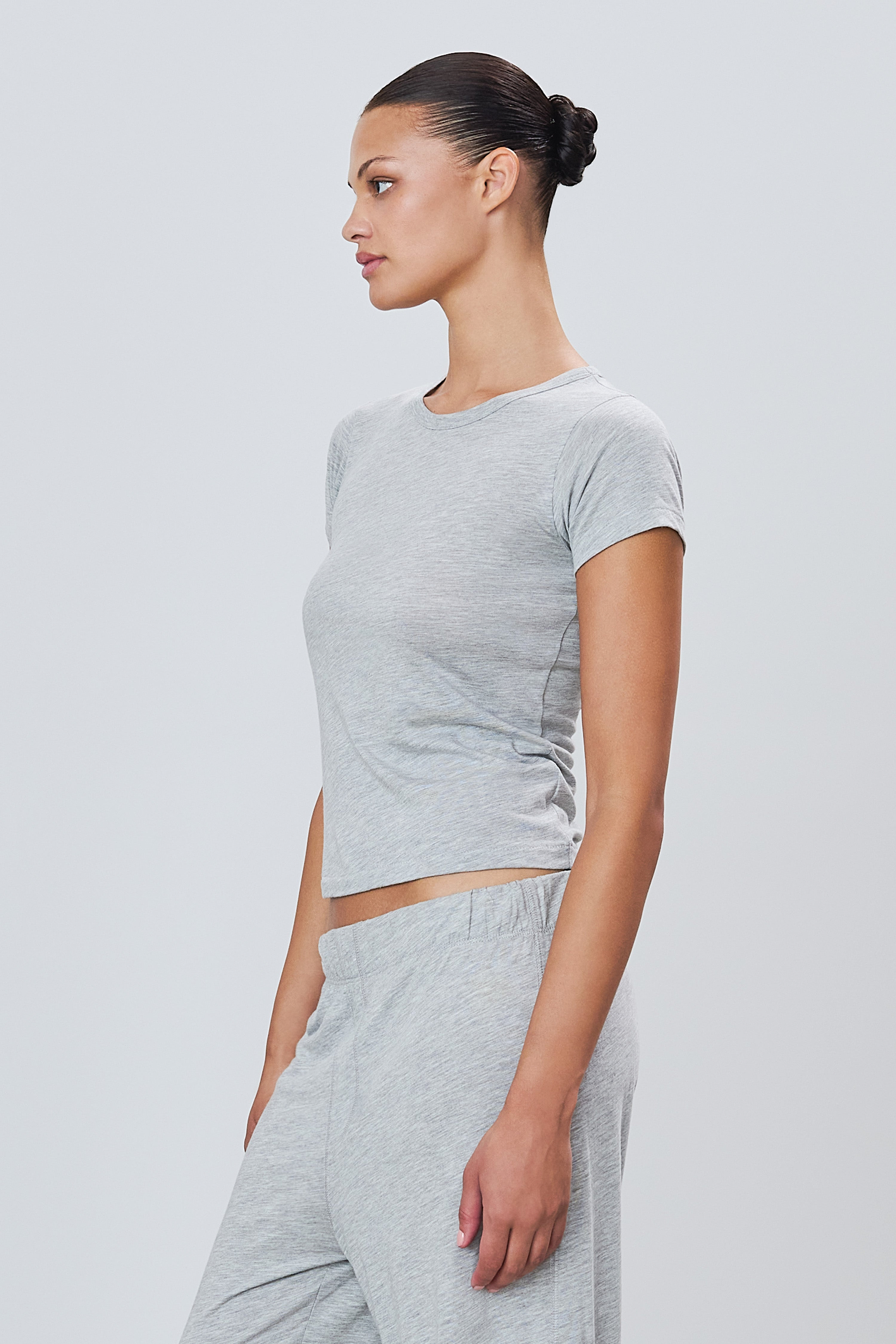 FITTED CREWNECK SHORT SLEEVE T-SHIRT - ÉTERNE