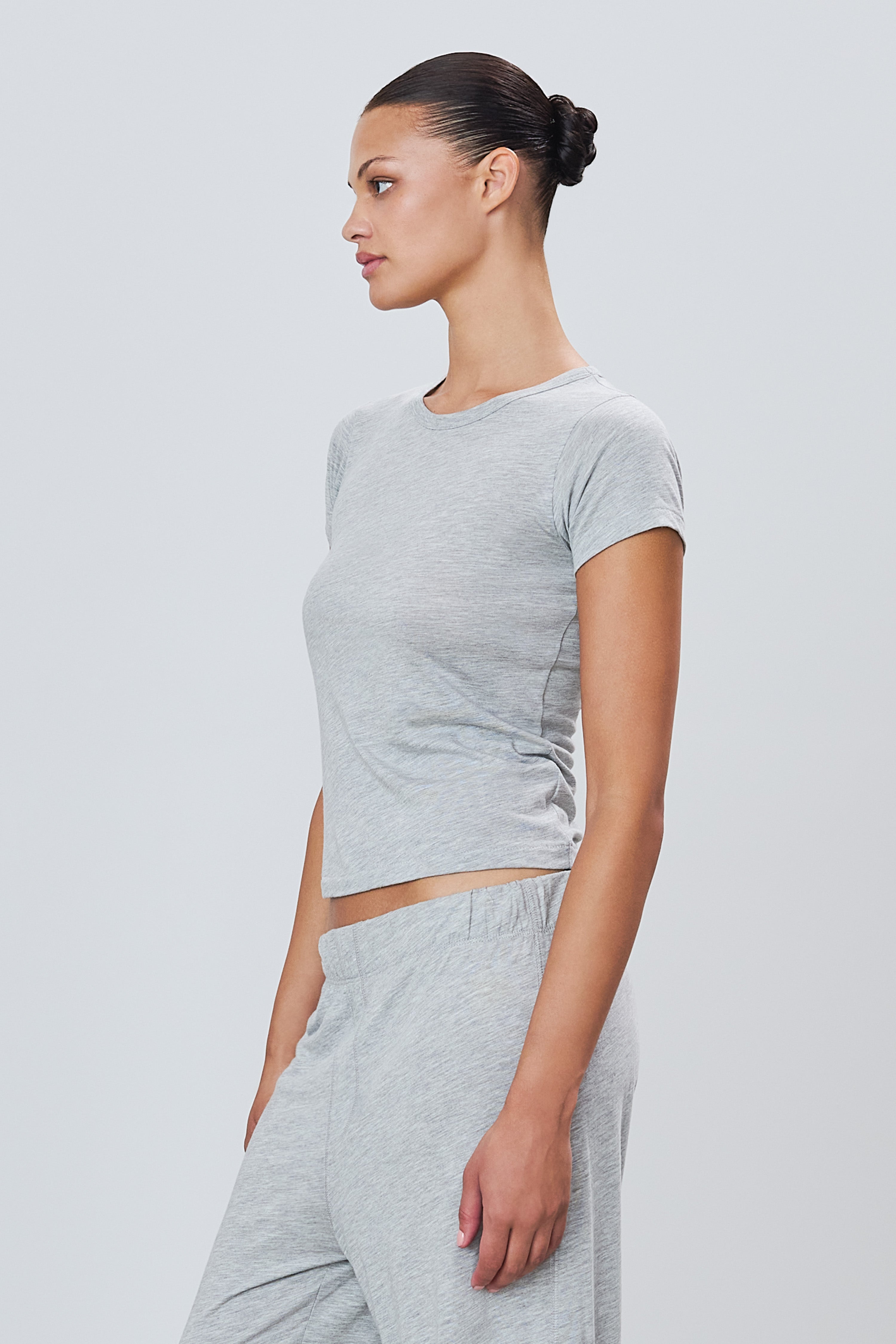 FITTED CREWNECK SHORT SLEEVE T-SHIRT - ÉTERNE