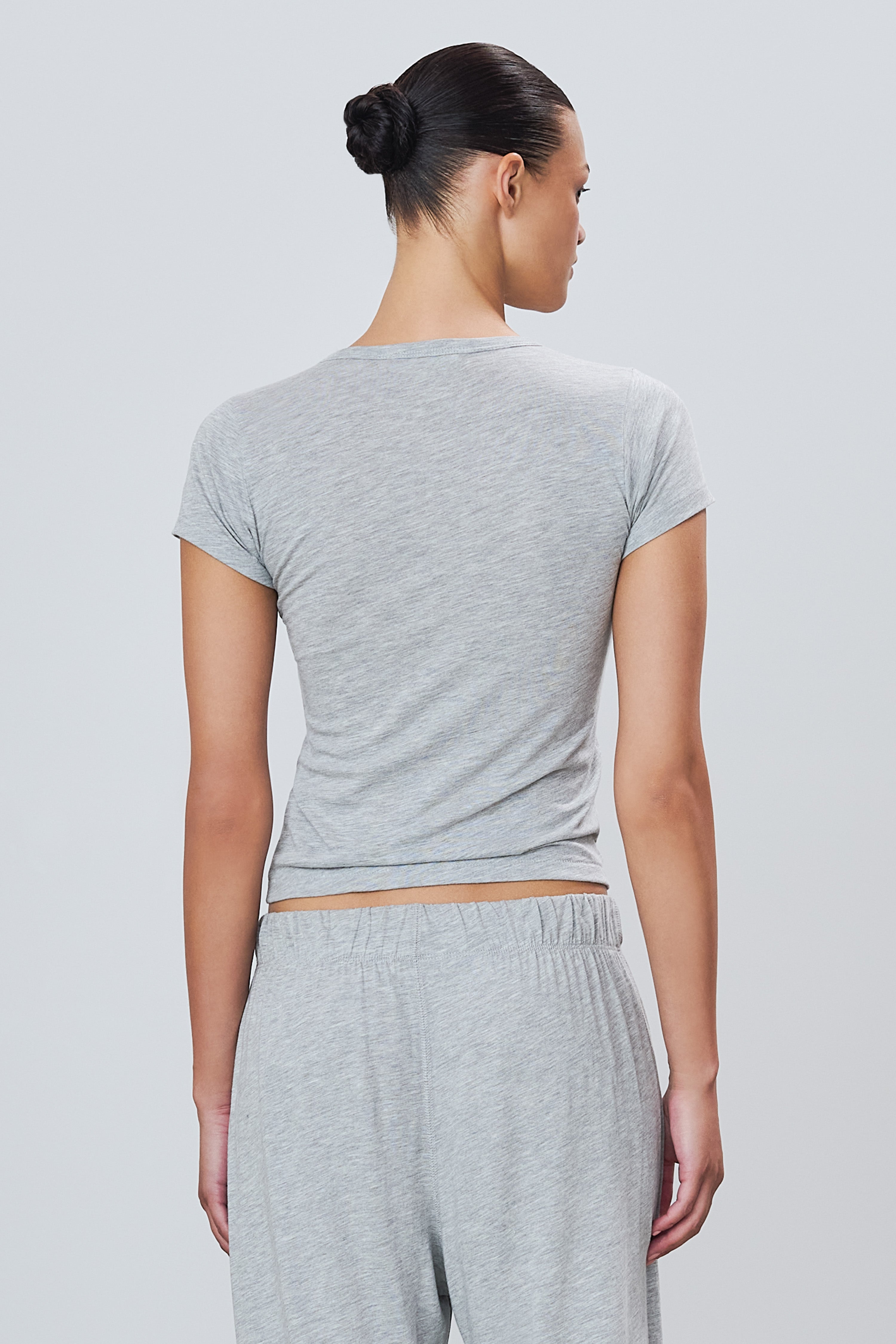 FITTED CREWNECK SHORT SLEEVE T-SHIRT - ÉTERNE