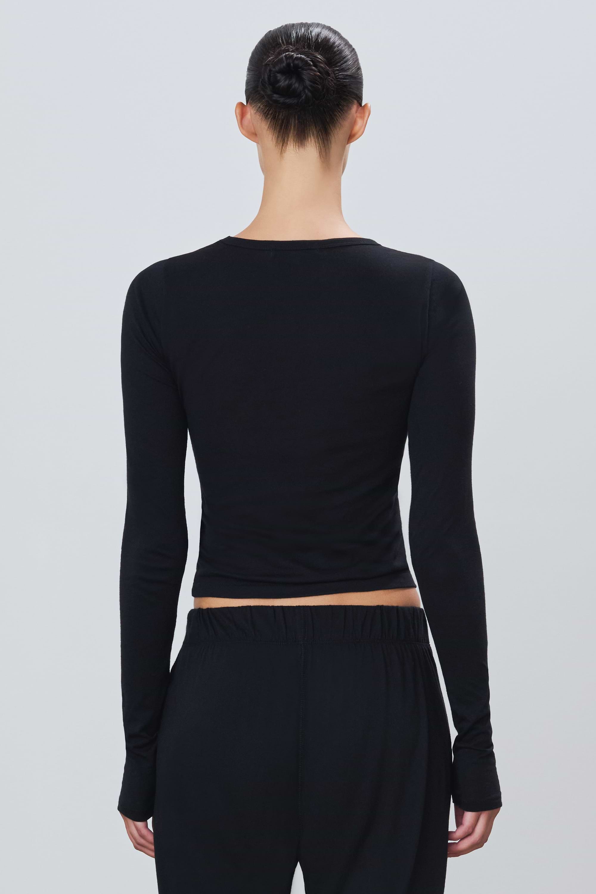 FITTED CREWNECK LONG SLEEVE T-SHIRT - ÉTERNE