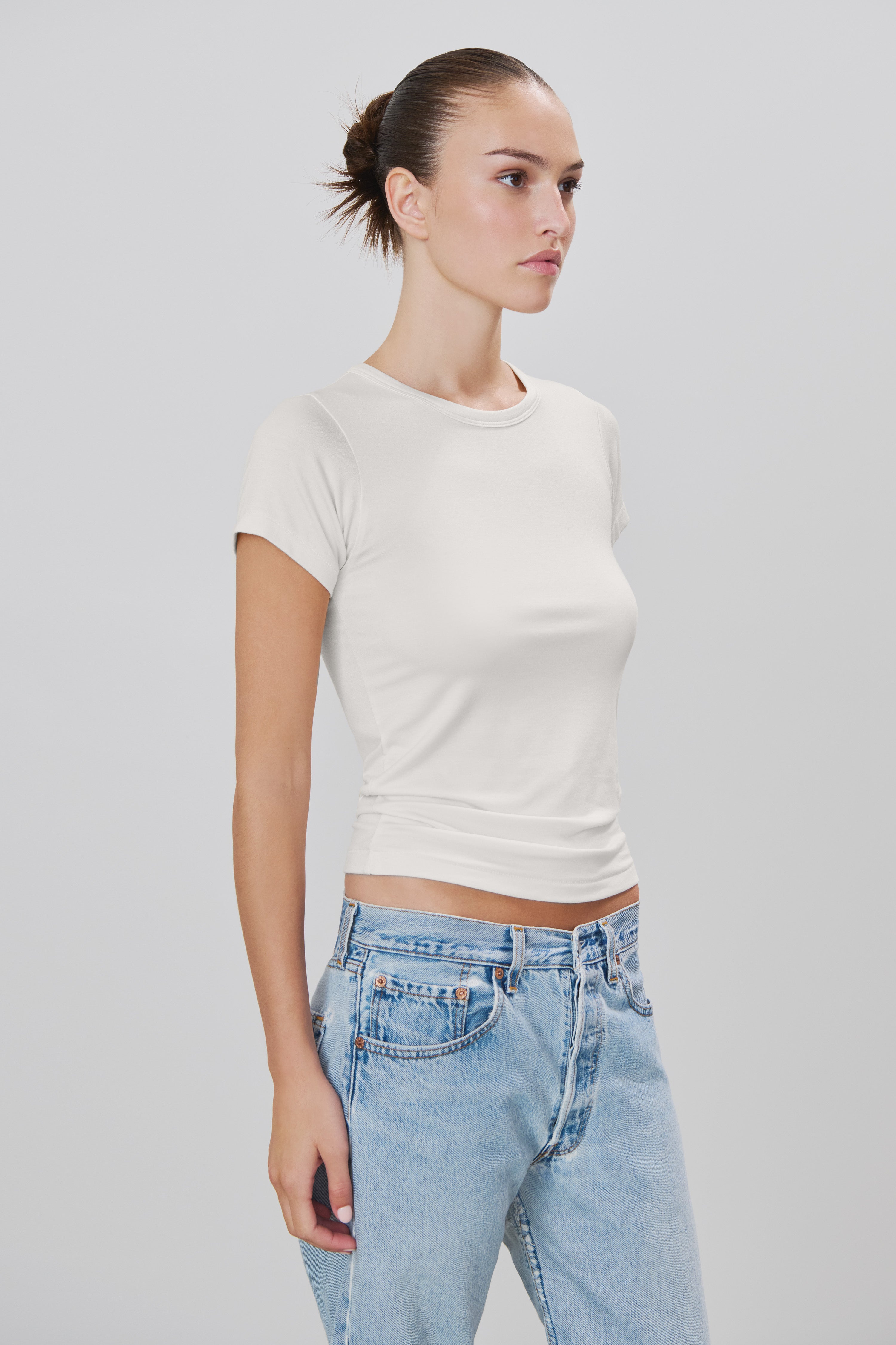FITTED CREWNECK SHORT SLEEVE T-SHIRT - ÉTERNE