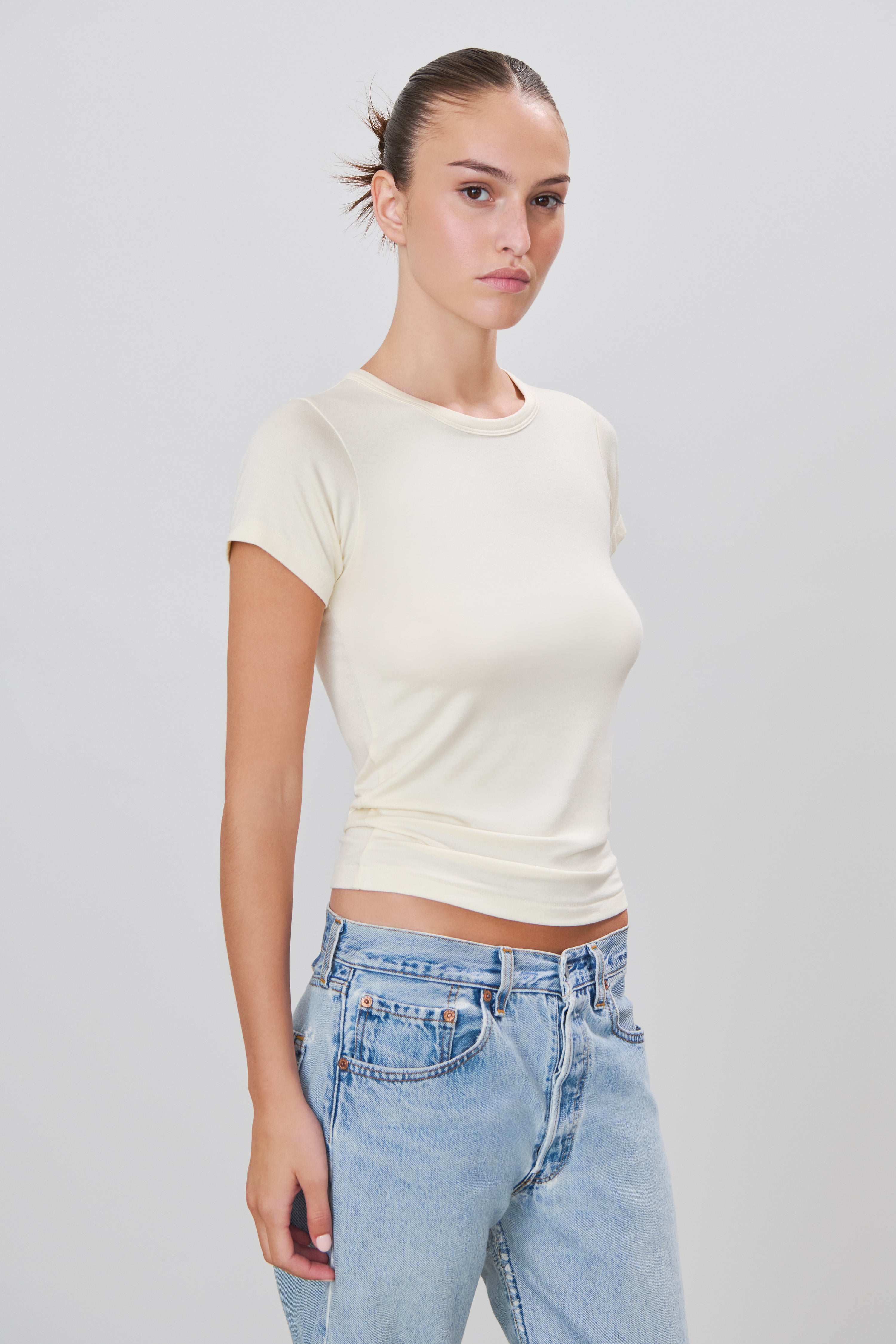 FITTED CREWNECK SHORT SLEEVE T-SHIRT - ÉTERNE