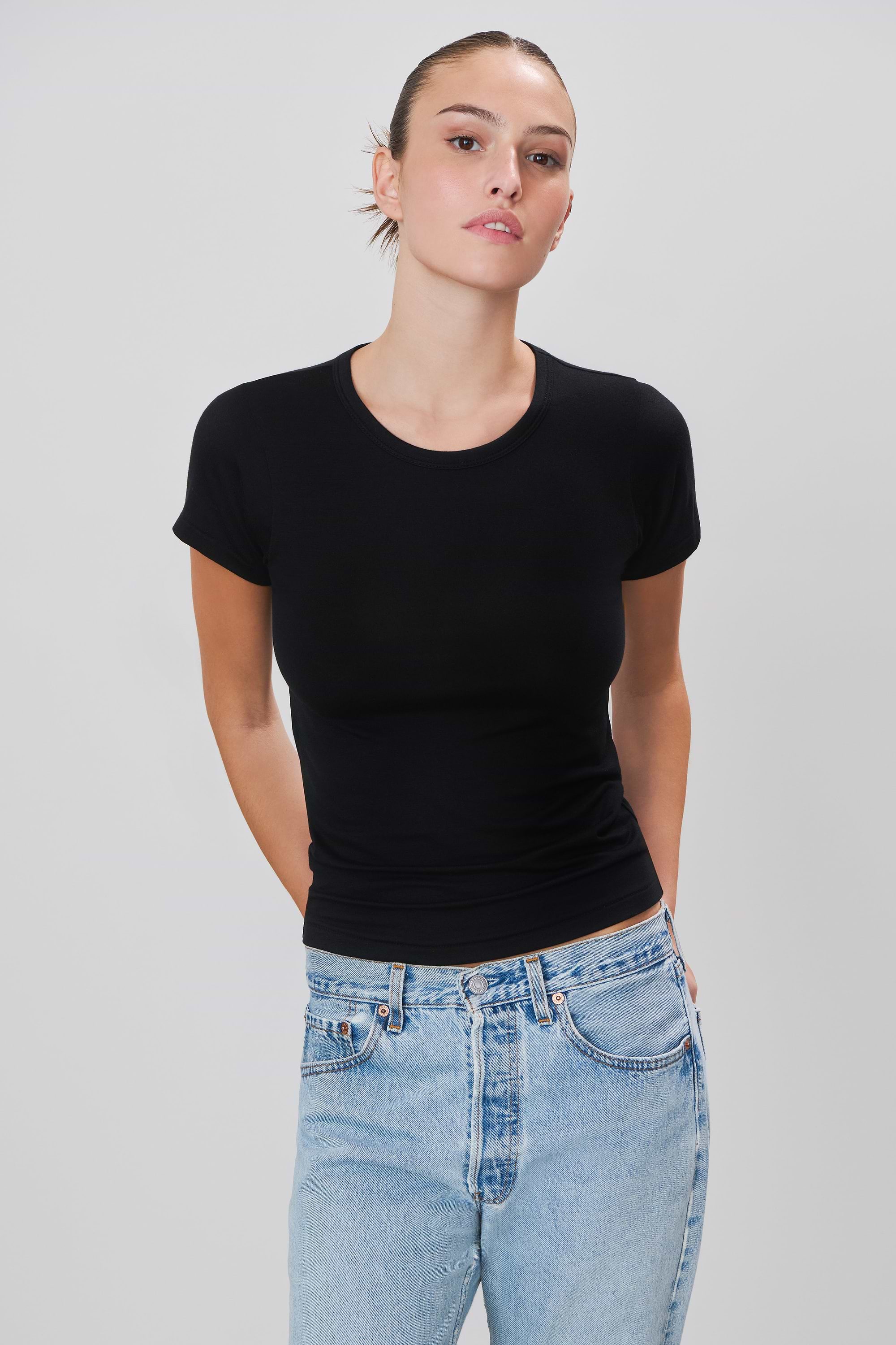 FITTED CREWNECK SHORT SLEEVE T-SHIRT - ÉTERNE