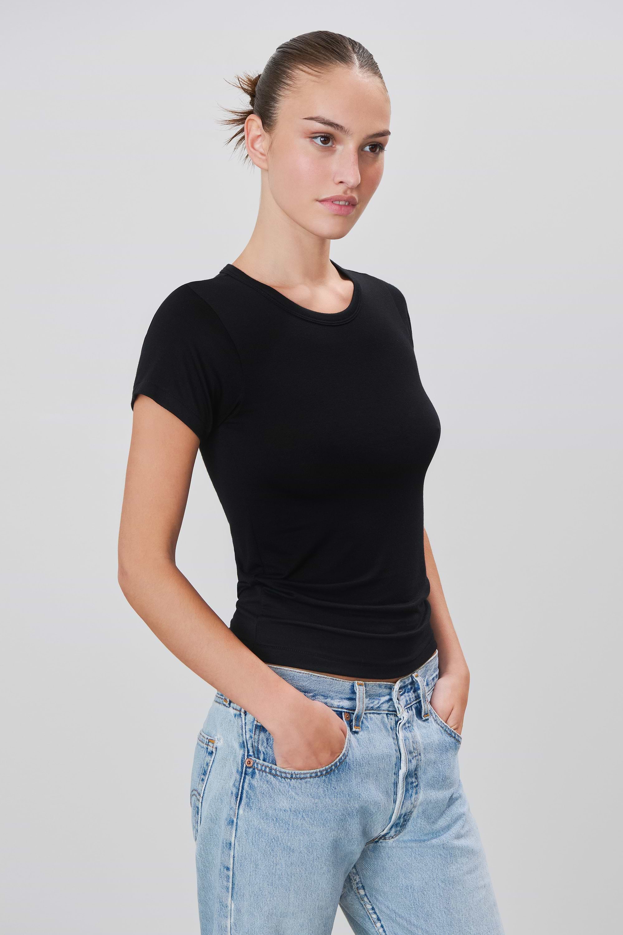 FITTED CREWNECK SHORT SLEEVE T-SHIRT - ÉTERNE
