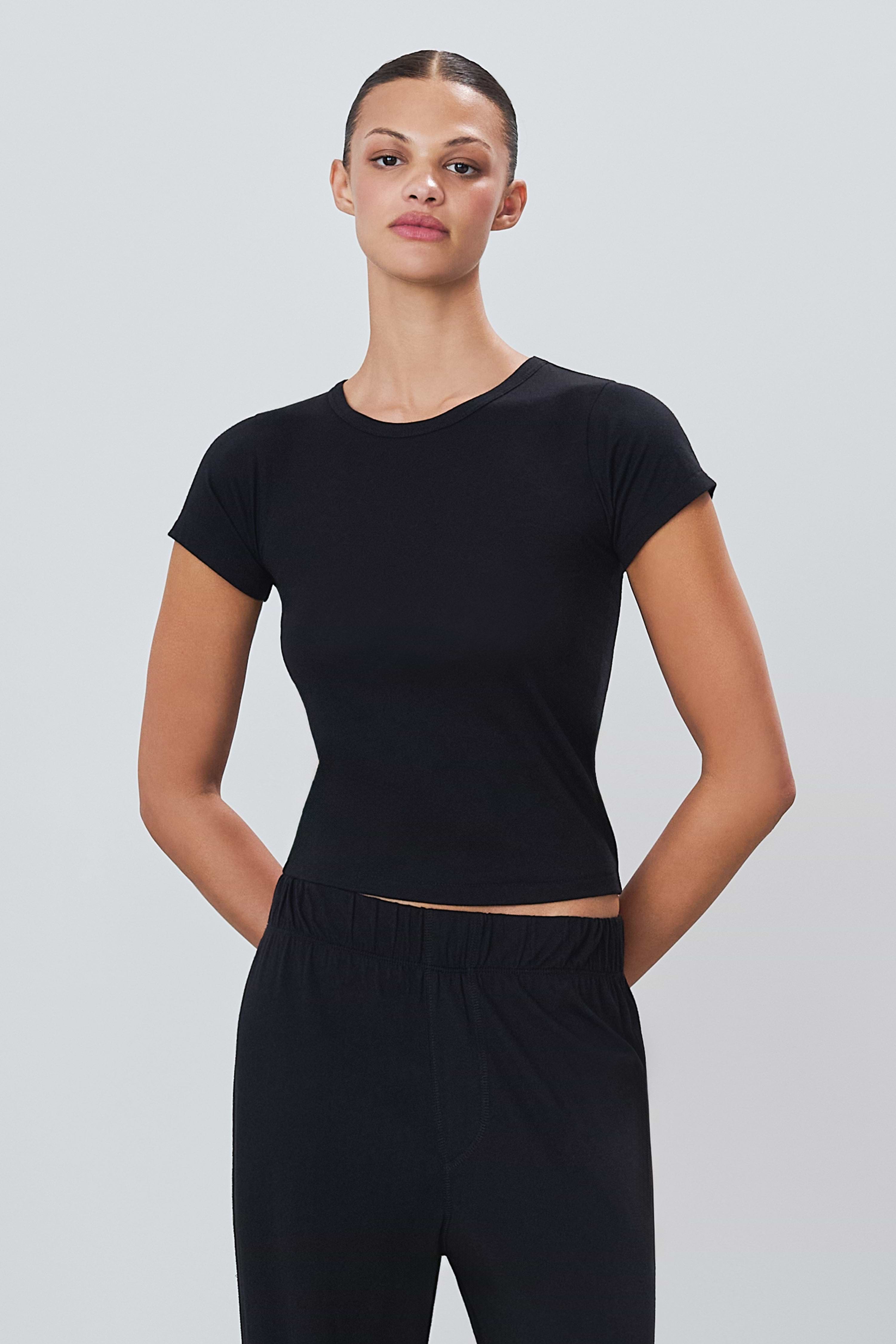 FITTED CREWNECK SHORT SLEEVE T-SHIRT - ÉTERNE