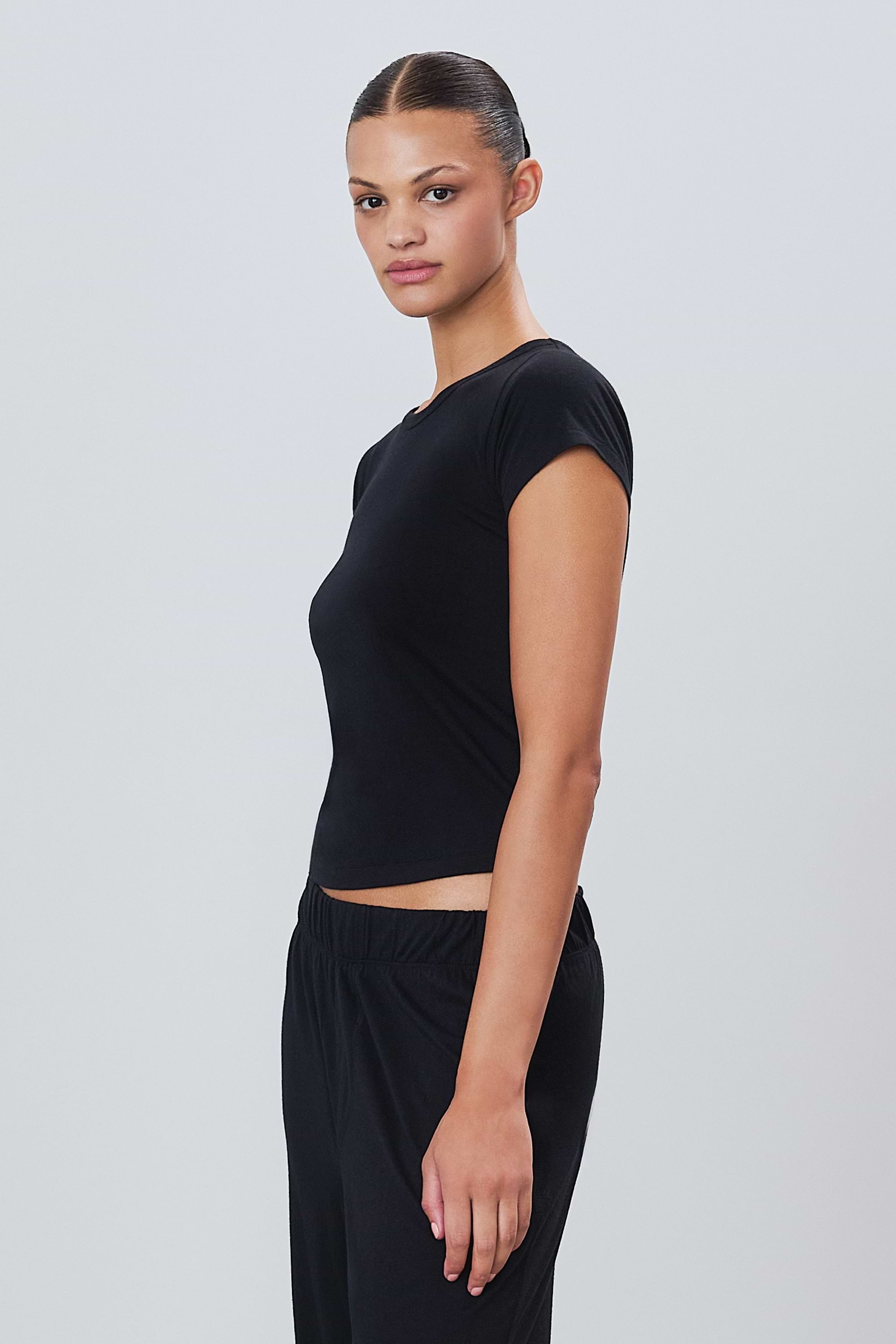 FITTED CREWNECK SHORT SLEEVE T-SHIRT - ÉTERNE