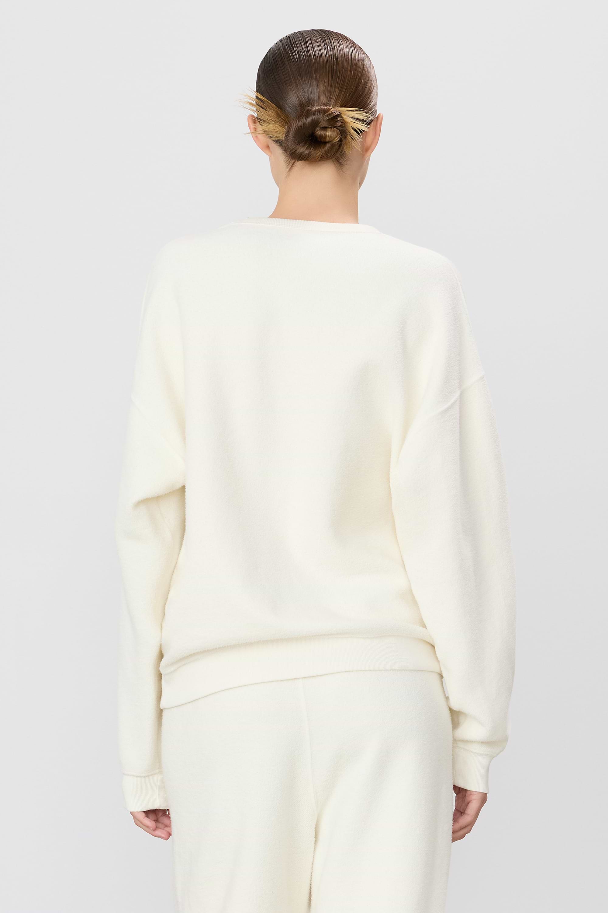 ÉTERNE CLASSIC CREW SWEATSHIRT
