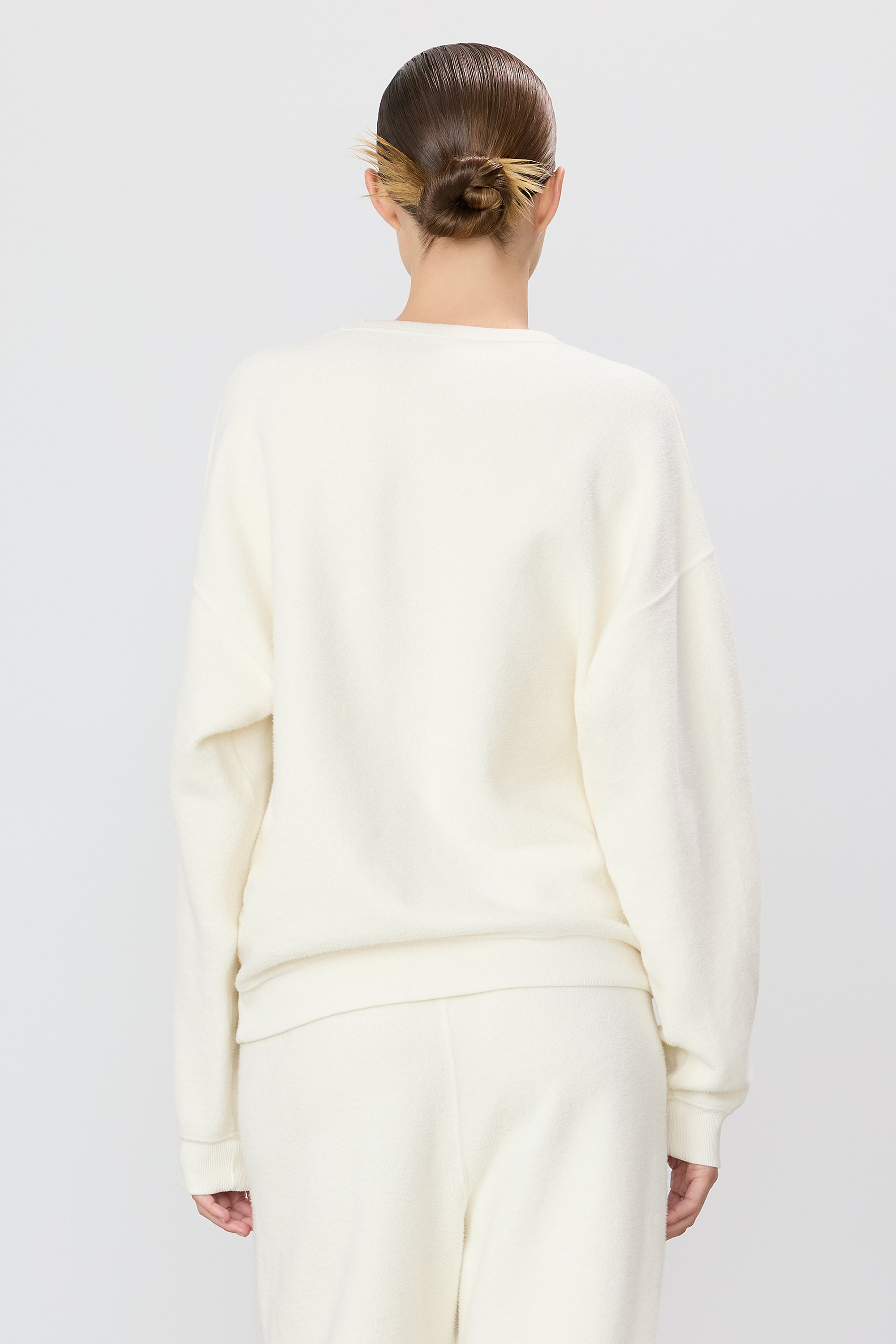 ÉTERNE CLASSIC CREW SWEATSHIRT
