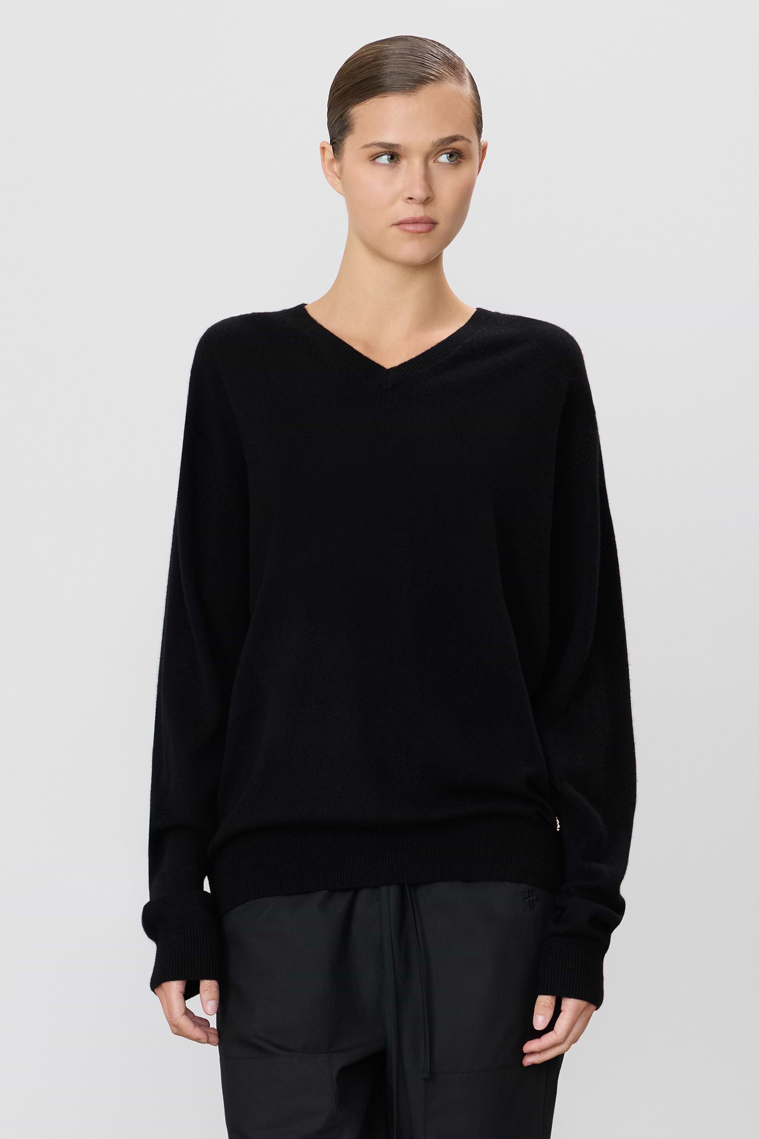 CLIVE V-NECK SWEATER - ÉTERNE